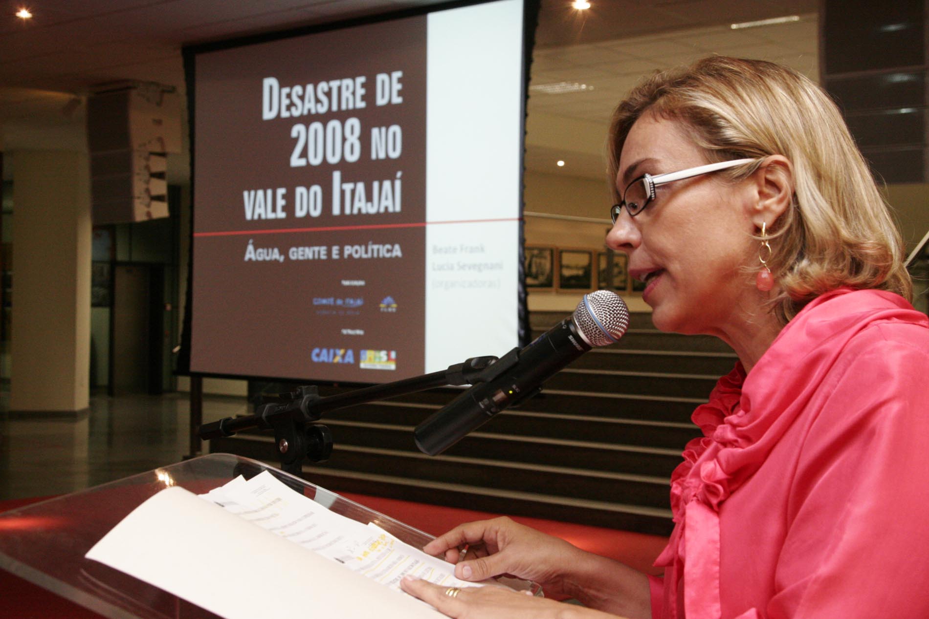 Lançamento do livro - Desastres de 2008 no Vale do Itajaí. Água