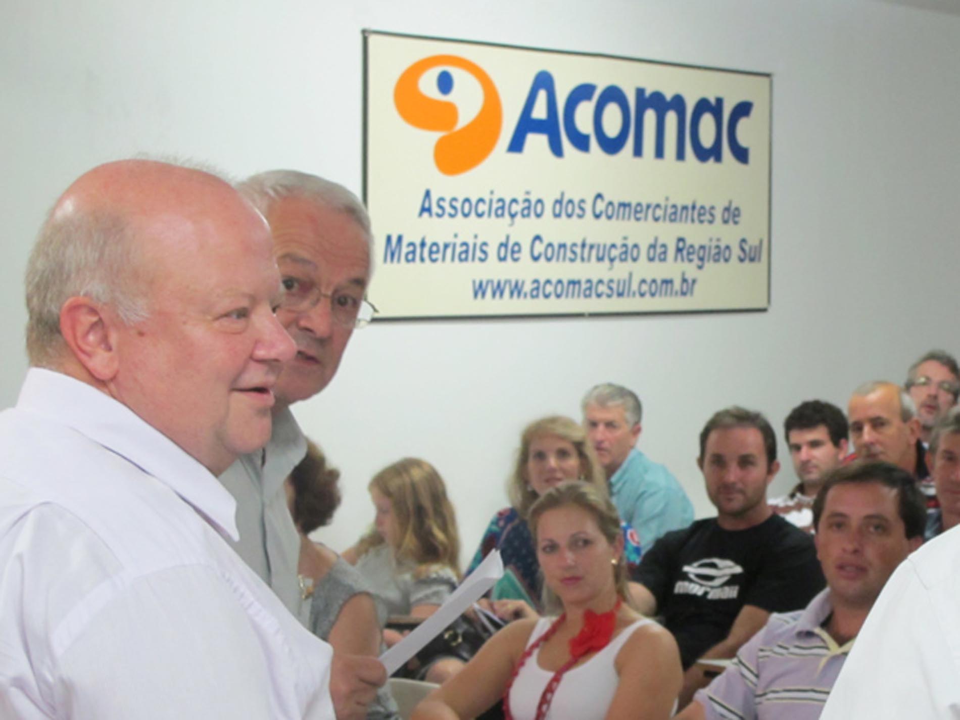 DEPUTADO RENATO HINNIG PARTICIPA DE ENCONTRO COM ASSOCIADOS DA ACOMAC EM CRICIÚMA