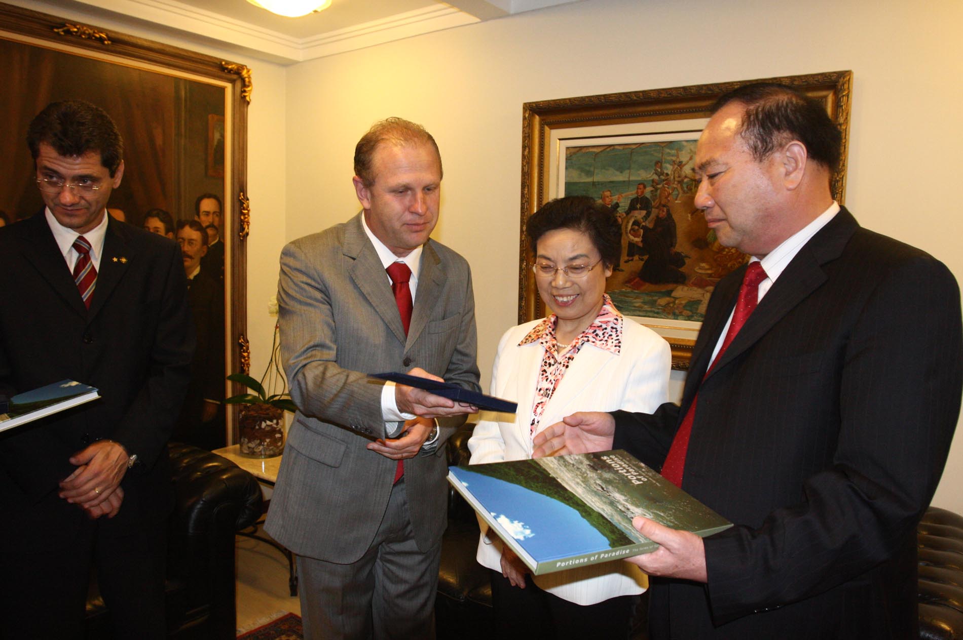 Presidente da Alesc recebe Comitiva Chinesa