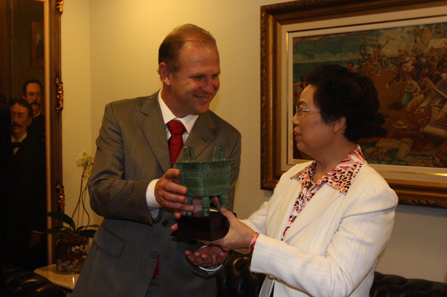 Presidente da Alesc recebe Comitiva Chinesa
