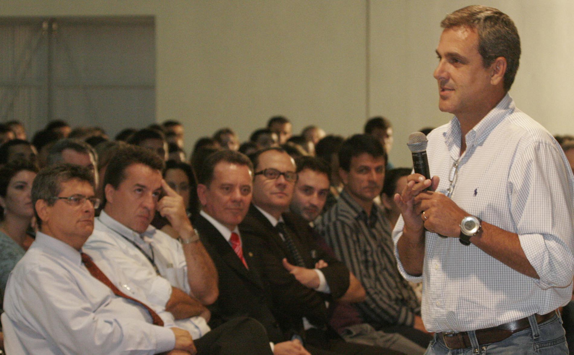 O Brasil em Debate com o tema: Do sonho à conquista - Palestrante: José Roberto Guimarães - Local: Espaço Integrado de Artes ( BOLHA) da UNISUL - Tubarão