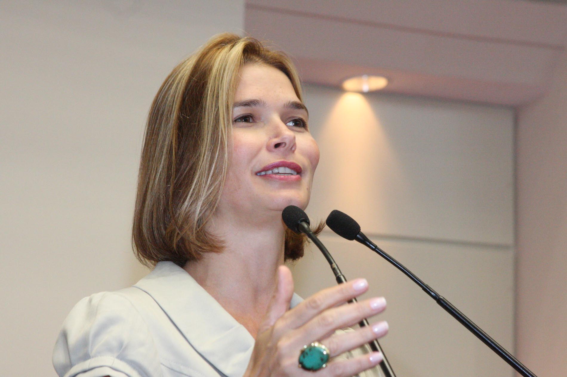 Deputada Angela Albino (PCdoB)