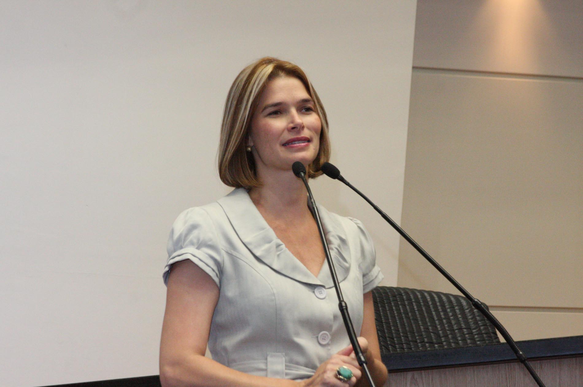 Deputada Angela Albino (PCdoB)