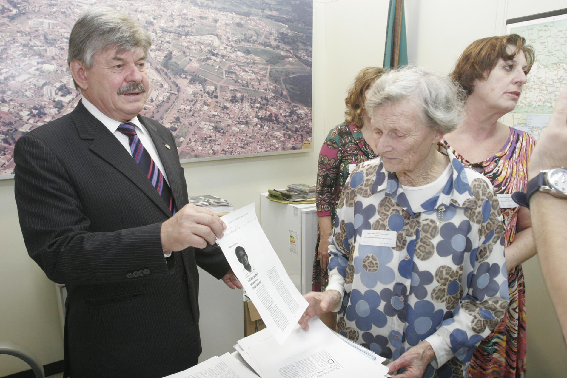 Deputado Reno Caramori (PP) recebe familiares de Edilton Swarovski