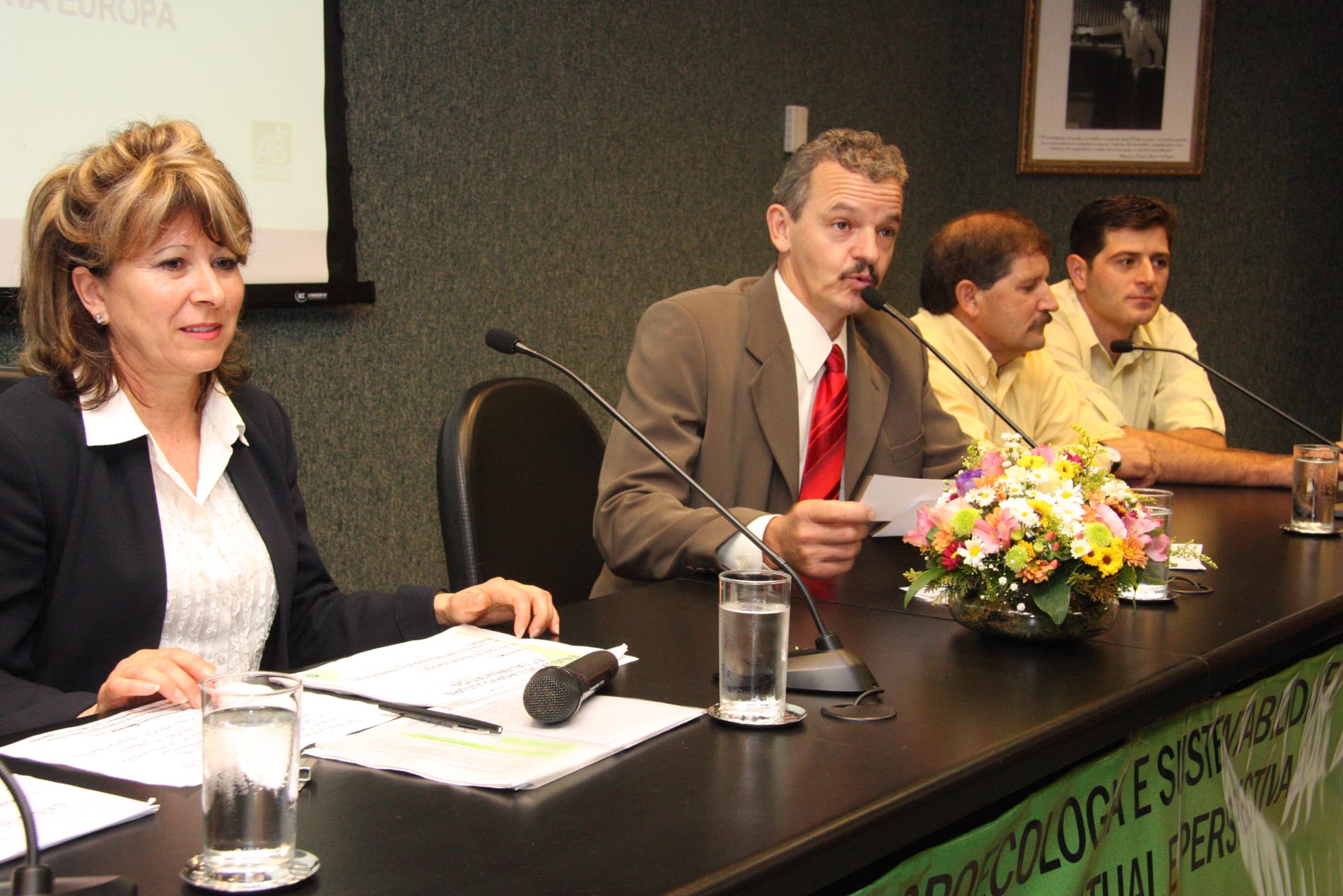 Empresária francesa afirma que modelo agrícola tradicional chegou ao limite