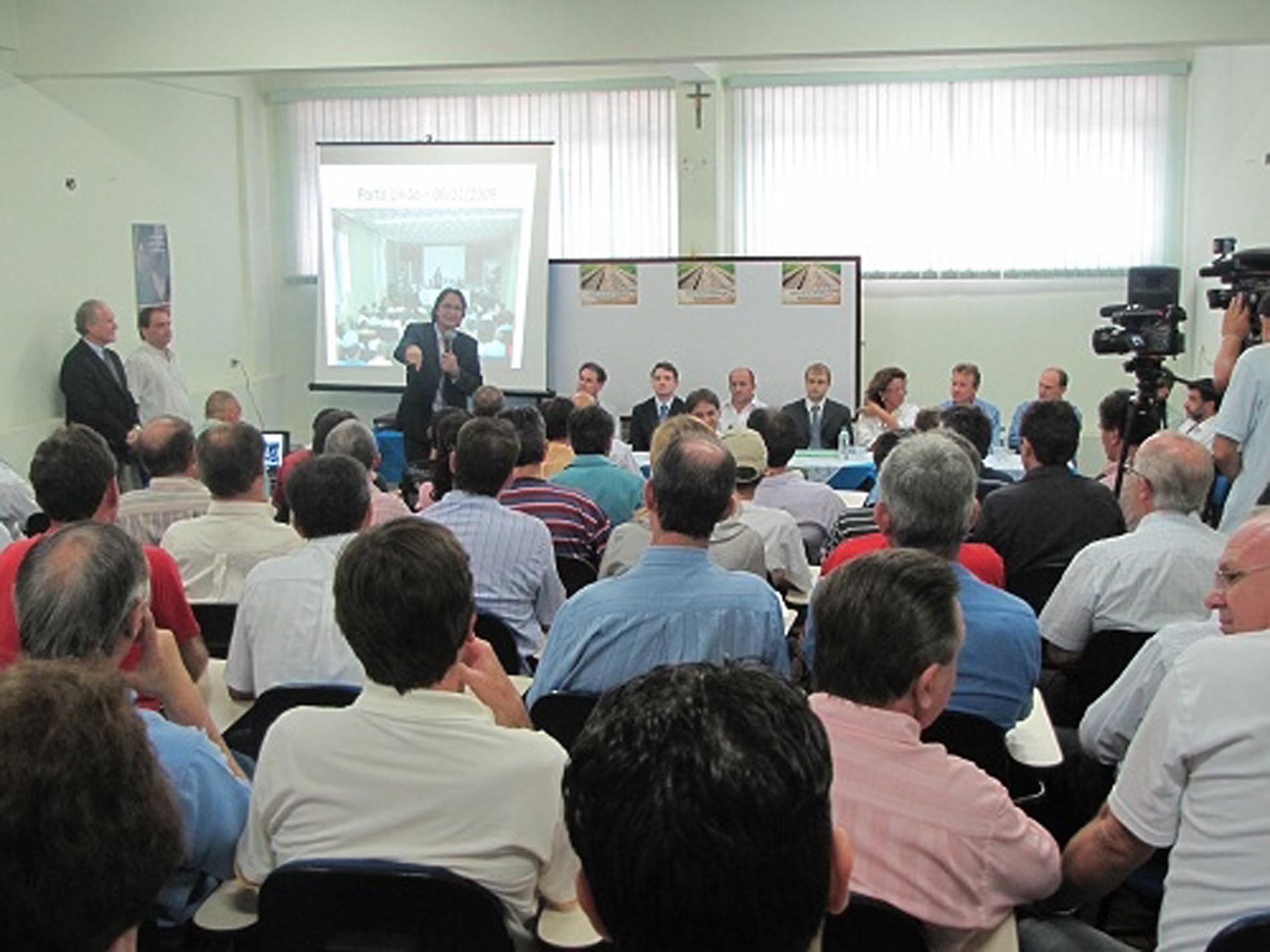 Frente parlamentar debate implantação de ferrovias