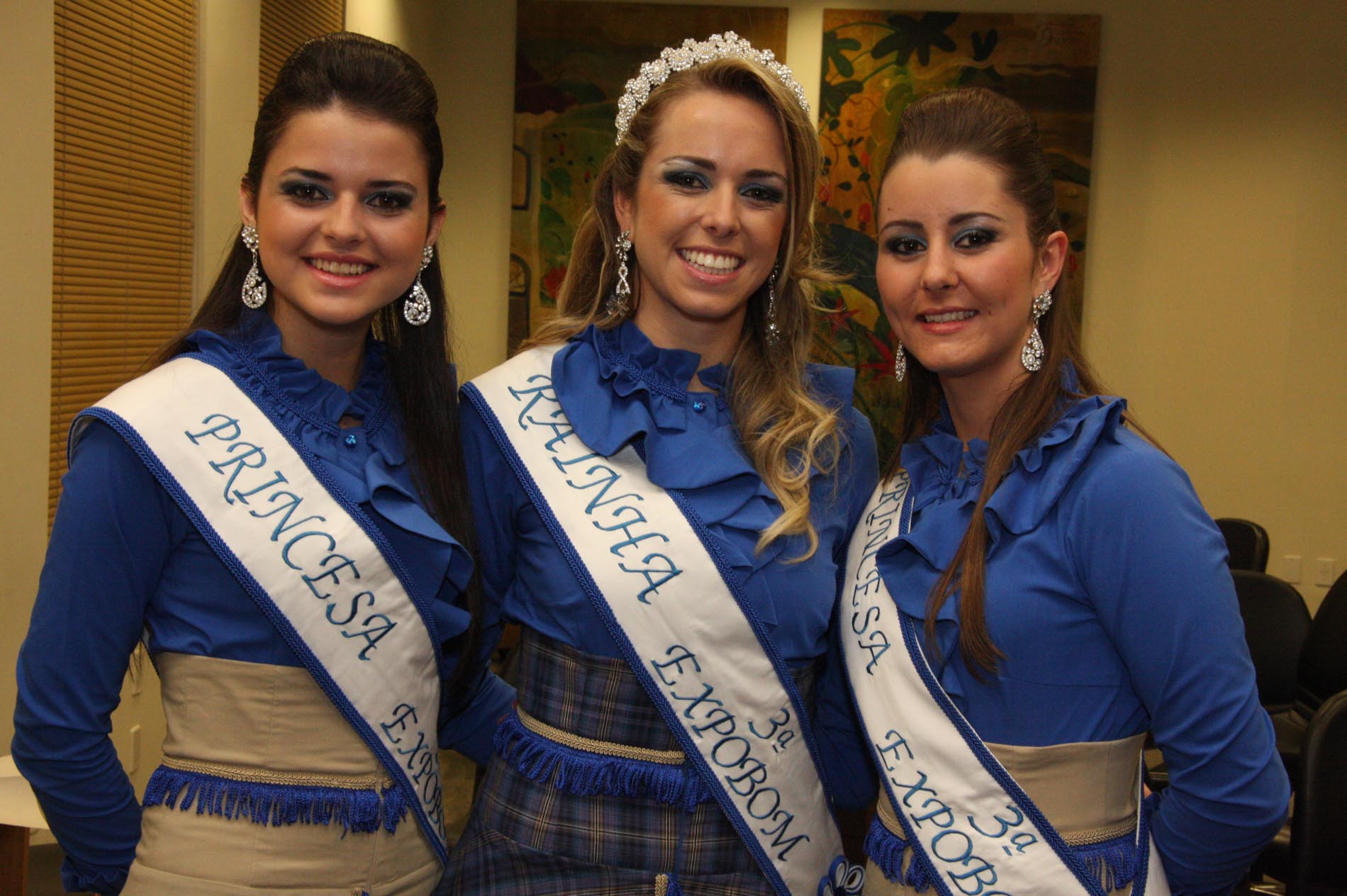 Rainha e Princesas da 3ª EXPOBOM visitam a Alesc