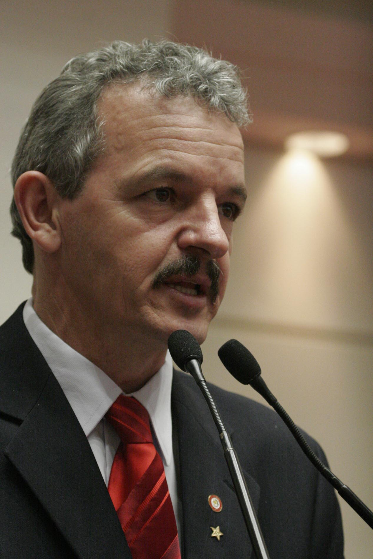 Dresch comemora derrubada de veto a projeto que cria  Fundo Estadual de Habitação