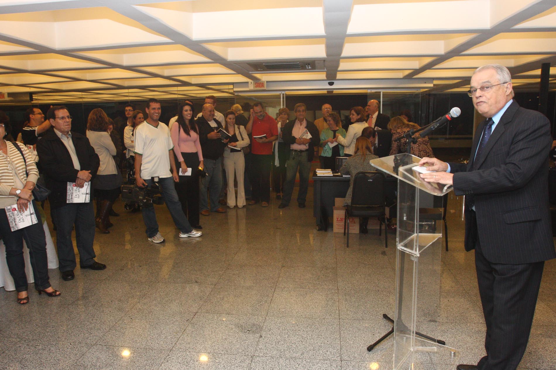 Lançamento do Livro De olho na capital - os dois primeiros anos - Autor: Jornalista César Valente