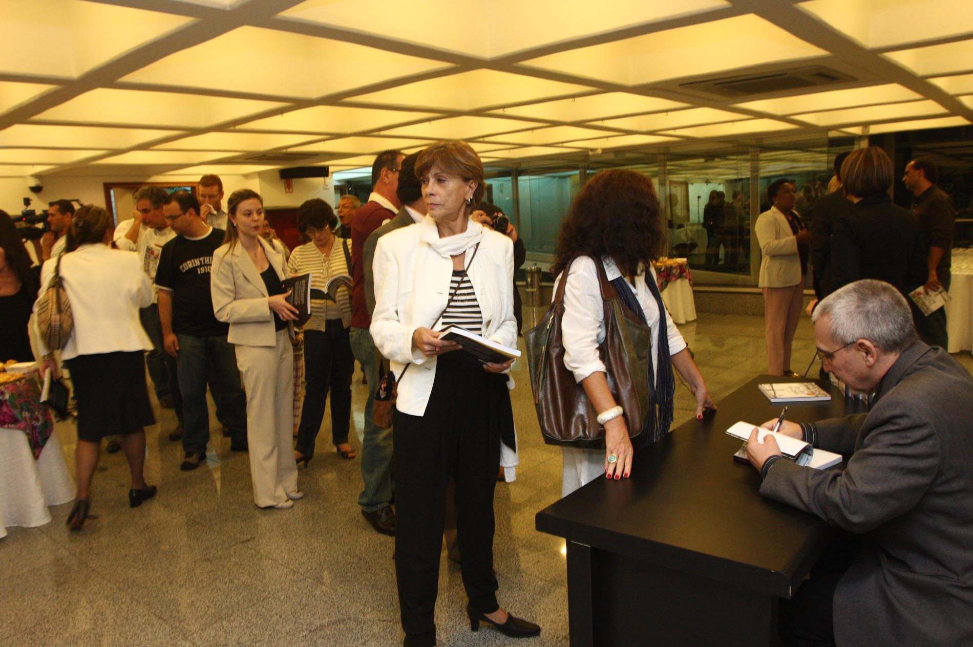 Lançamento do Livro De olho na capital - os dois primeiros anos - Autor: Jornalista César Valente