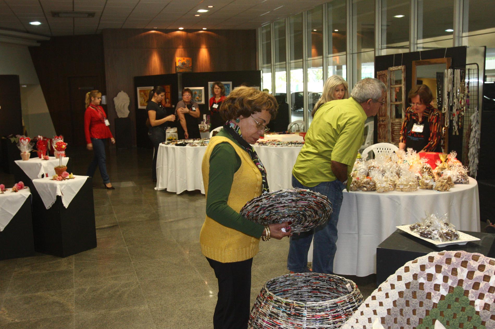 Exposição - Mulheres Oestinas