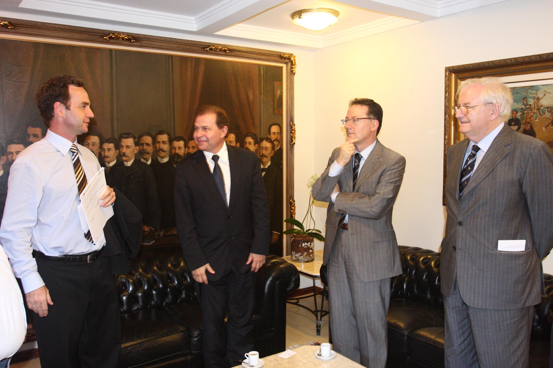 Cônsul italiano visita Parlamento