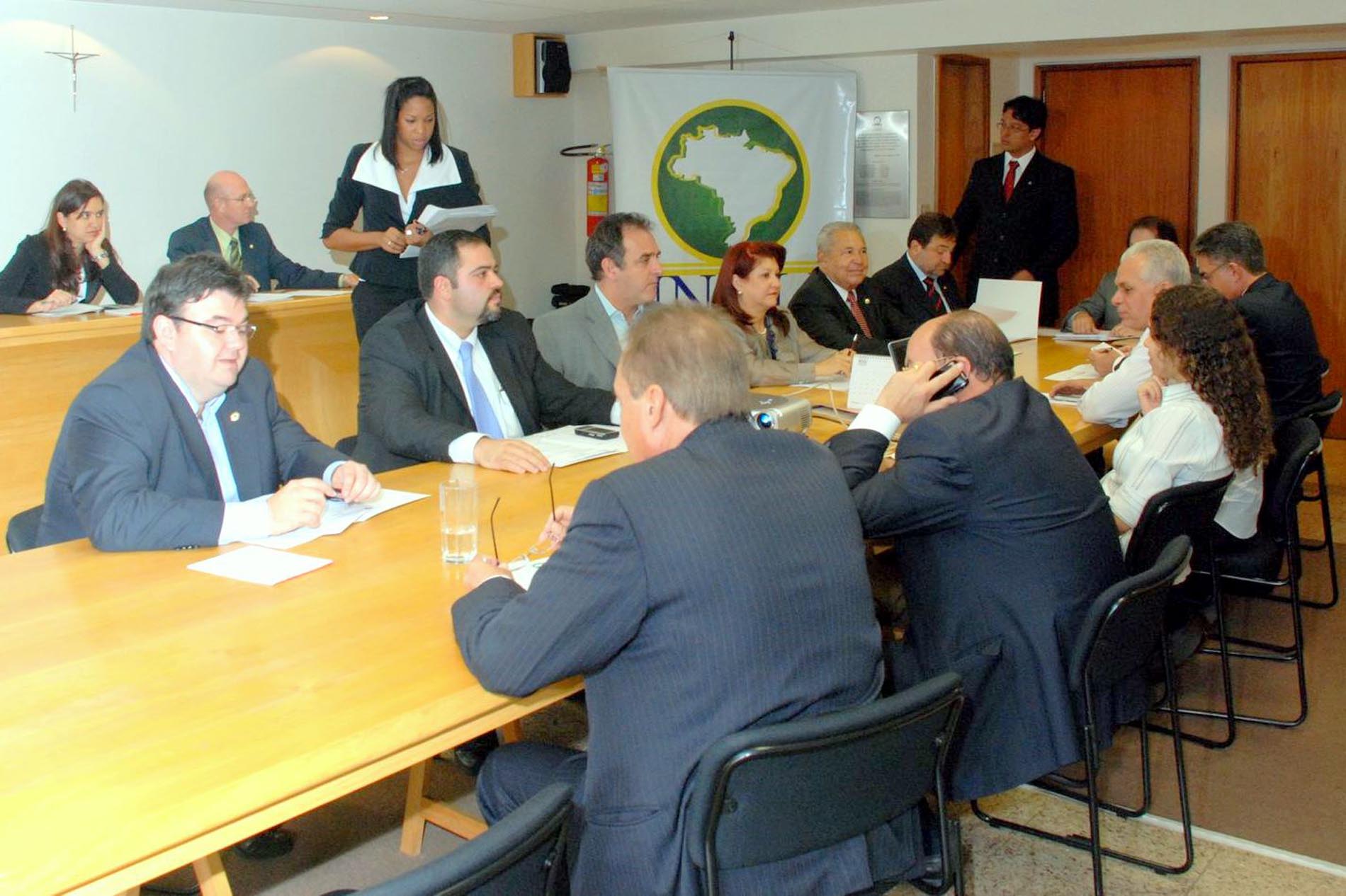 Dos Gabinetes – Odete participa de reunião da diretoria executiva da Unale