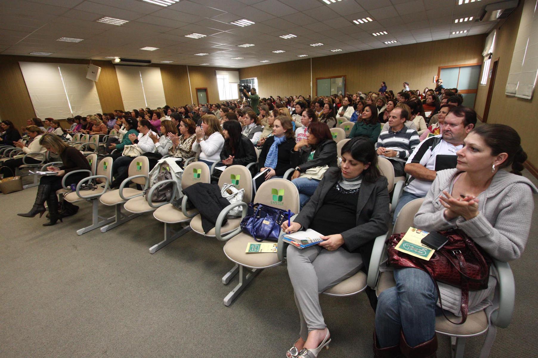 Programa de Combate ao Bullying Escolar e Educação para Cultura da Paz - Joinville/SC - Promoção: Escola do Legislativo