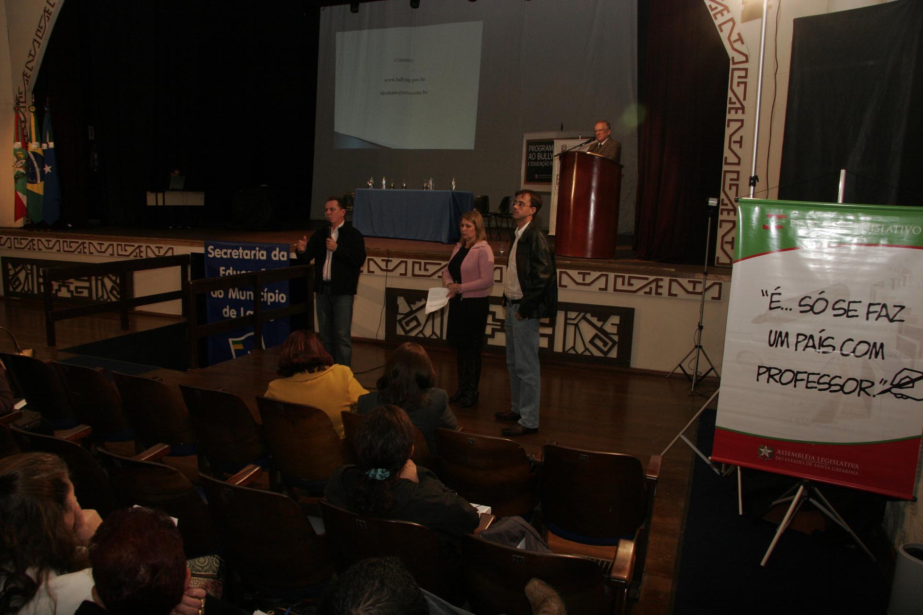 Programa de Combate ao Bullying Escolar e Educação para Cultura da Paz - Local: Teatro Marajoara - Lages/SC - Promoção: Escola do Legislativo