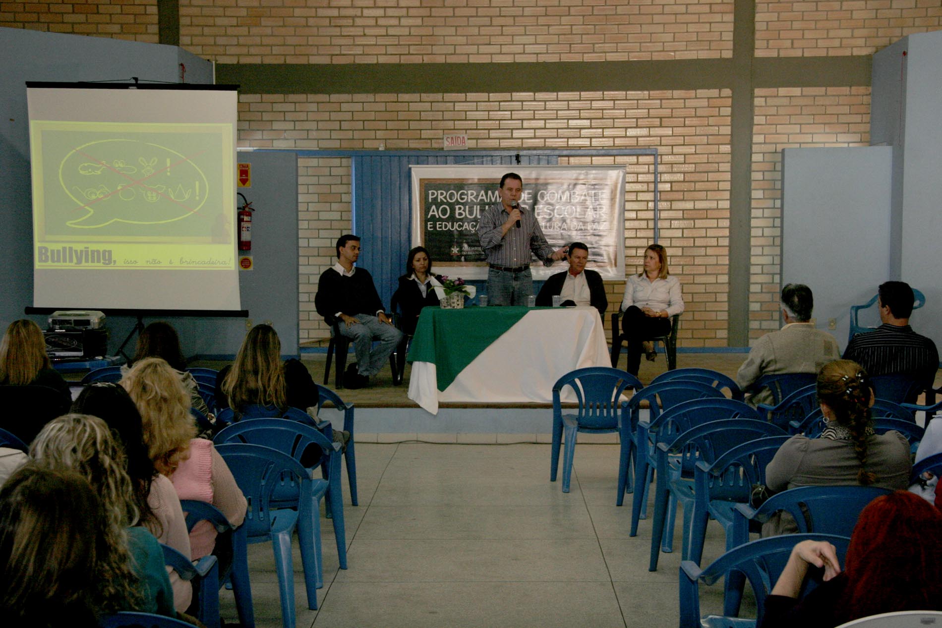 Programa de Combate ao Bullying Escolar e Educação para Cultura da Paz - Local: Centro de múltiplo uso Liberato Francisco Napoleão - Morro da Fumaça/SC - Promoção: Escola do Legislativo