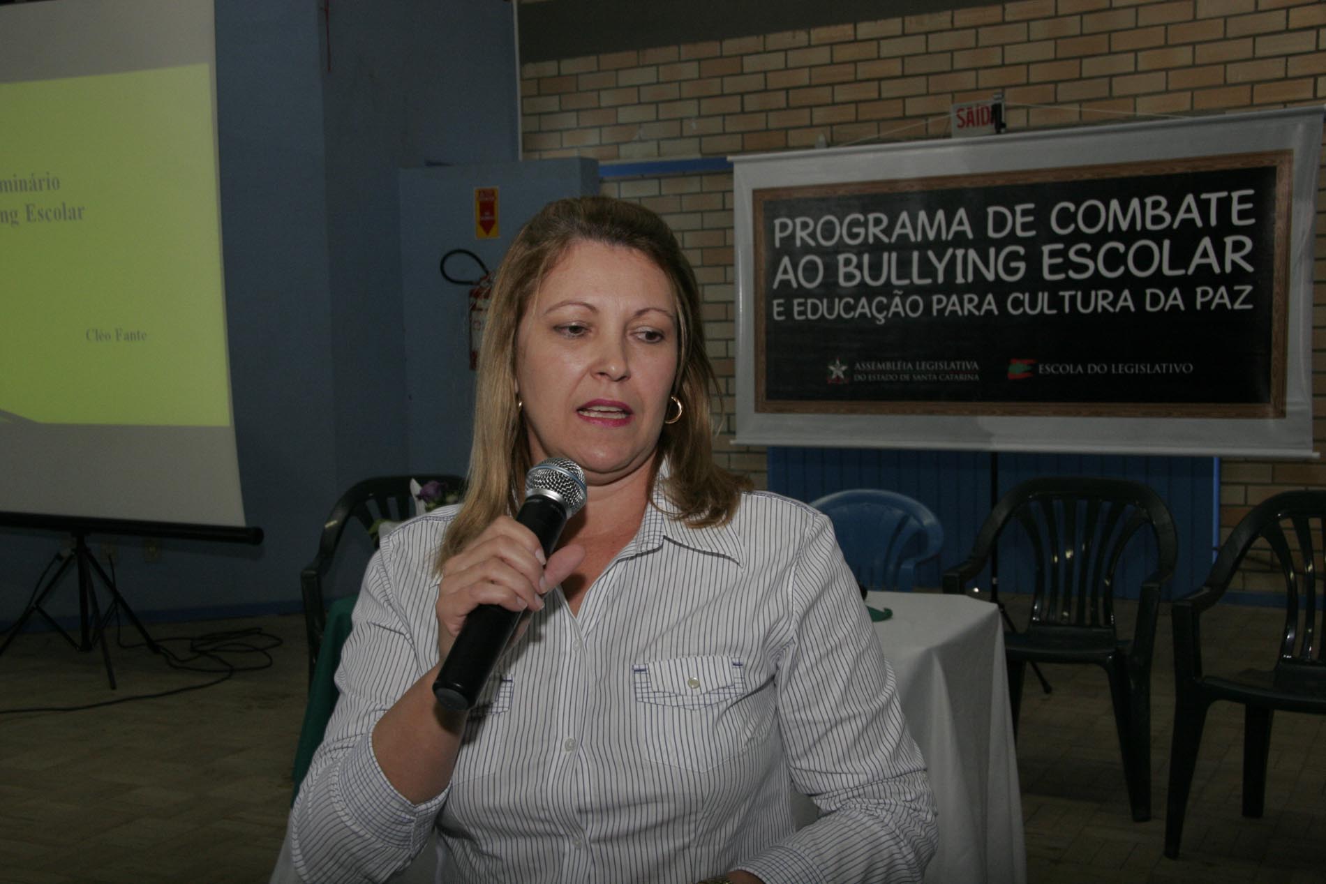 Programa de Combate ao Bullying Escolar e Educação para Cultura da Paz - Local: Centro de múltiplo uso Liberato Francisco Napoleão - Morro da Fumaça/SC - Promoção: Escola do Legislativo