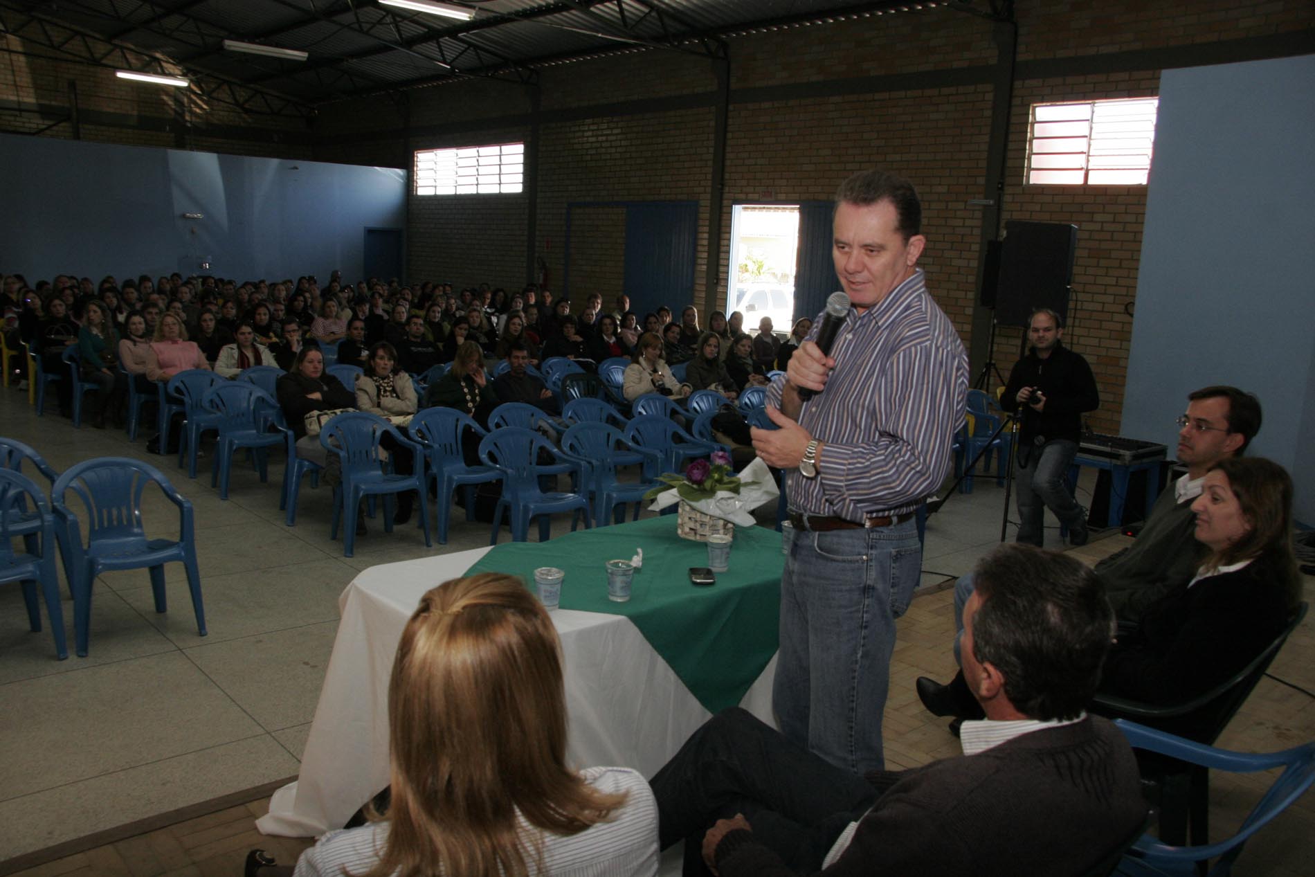 Programa de Combate ao Bullying Escolar e Educação para Cultura da Paz - Local: Centro de múltiplo uso Liberato Francisco Napoleão - Morro da Fumaça/SC - Promoção: Escola do Legislativo