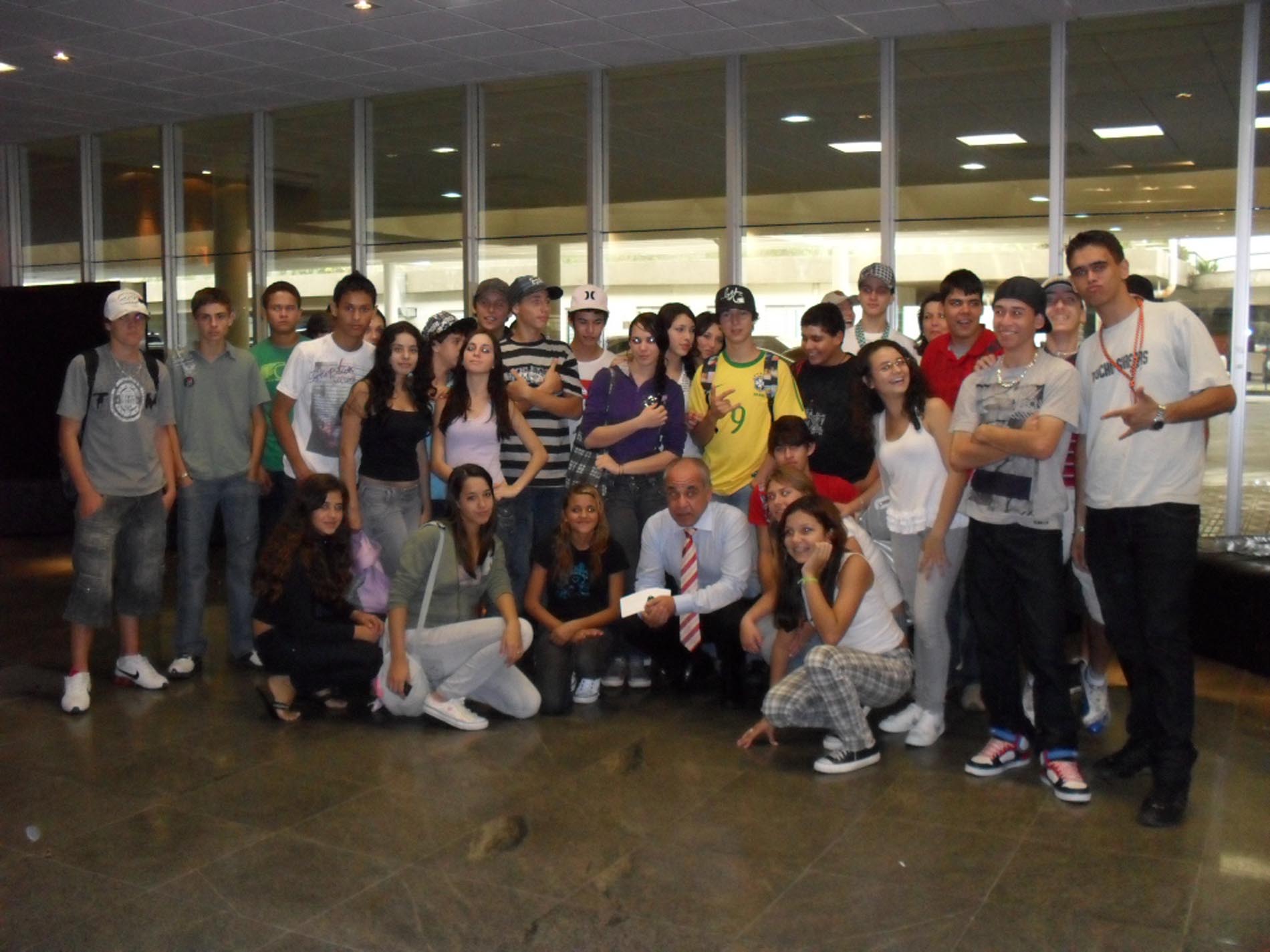 Estudantes de Camboriú visitam Dado Cherem