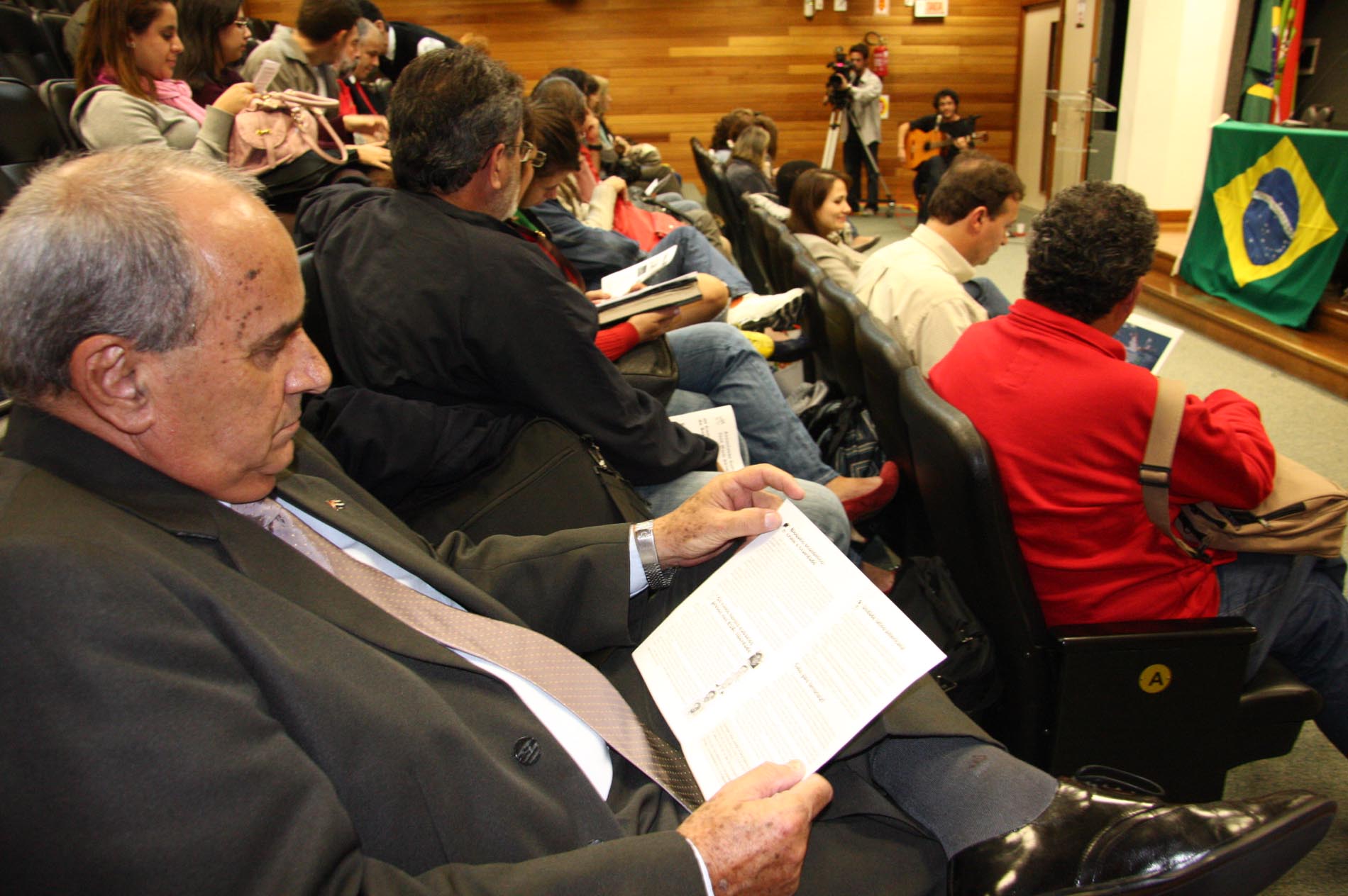 Criada Frente Parlamentar de Solidariedade a Cuba