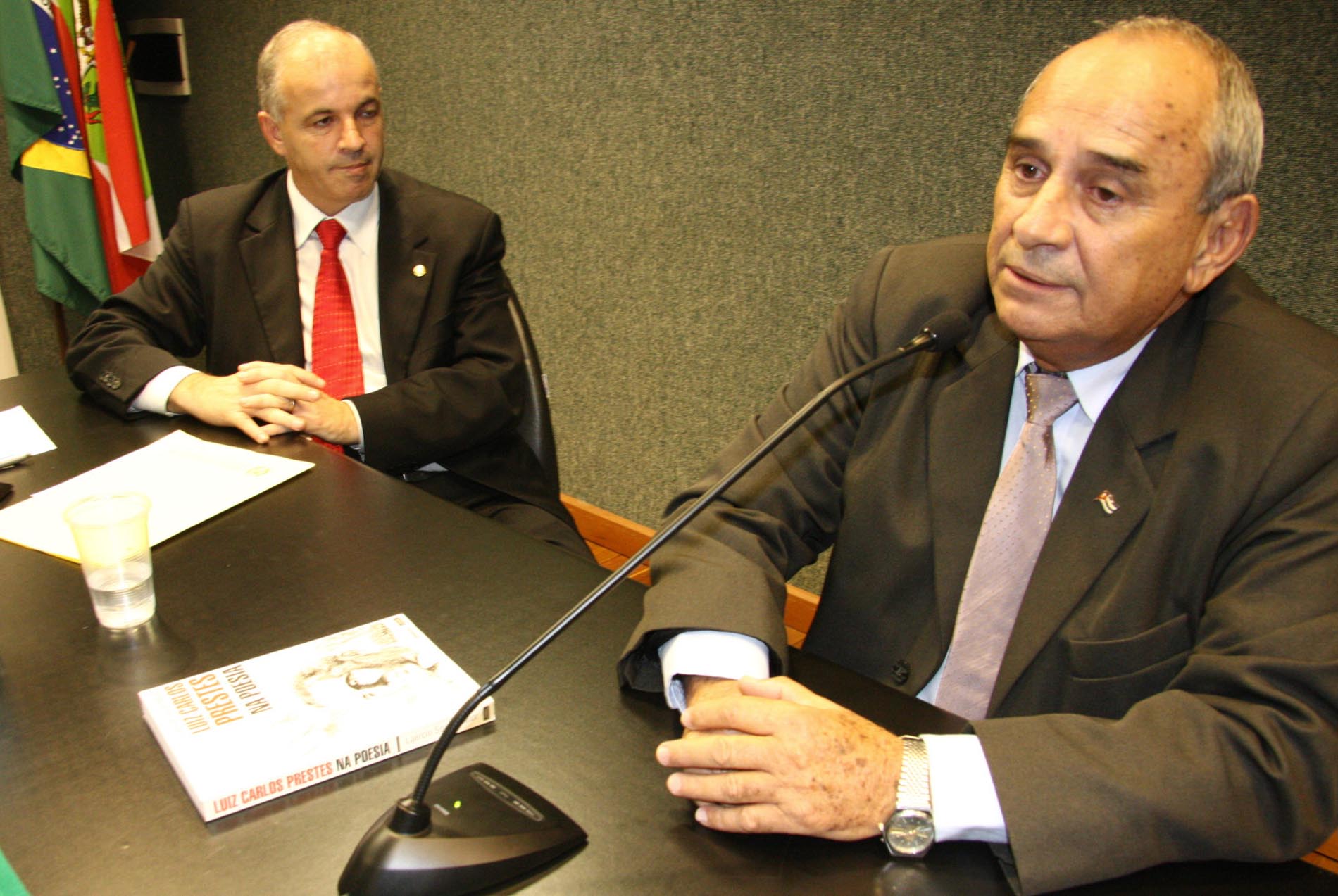 Criada Frente Parlamentar de Solidariedade a Cuba