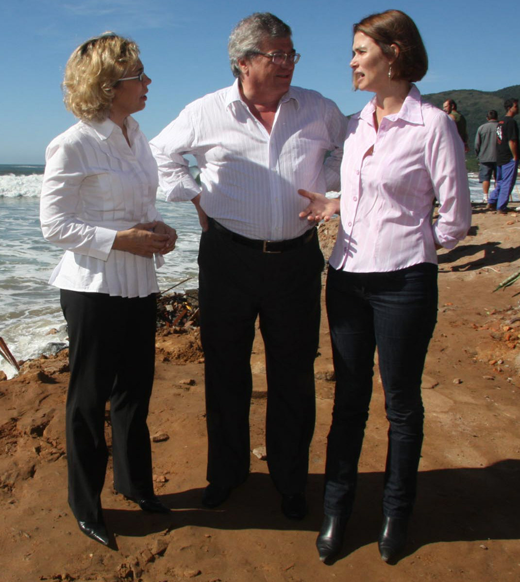 Deputados visitam praia da Armação