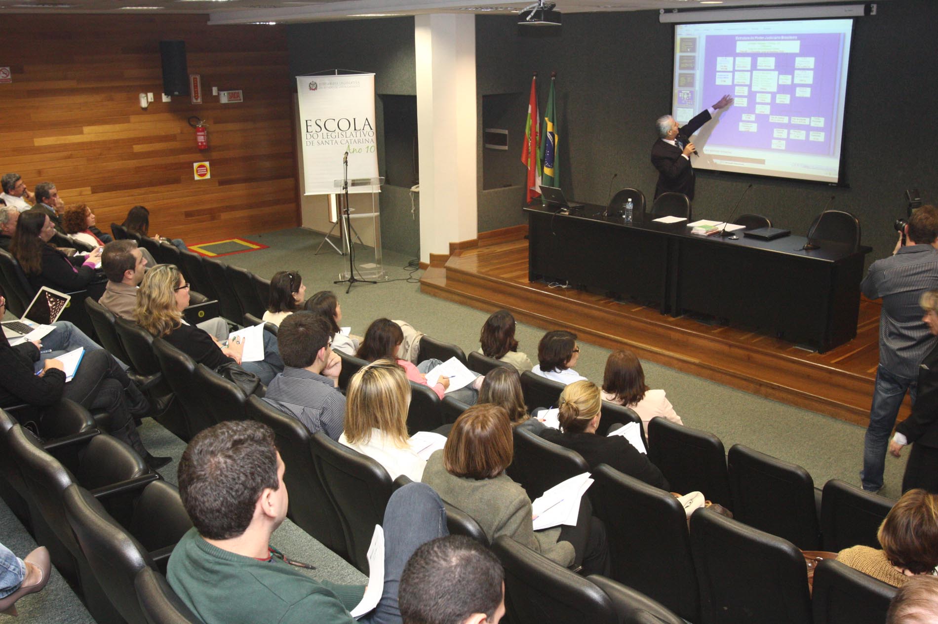 Escola do Legislativo - Palestra - André Stefani Bertuol
