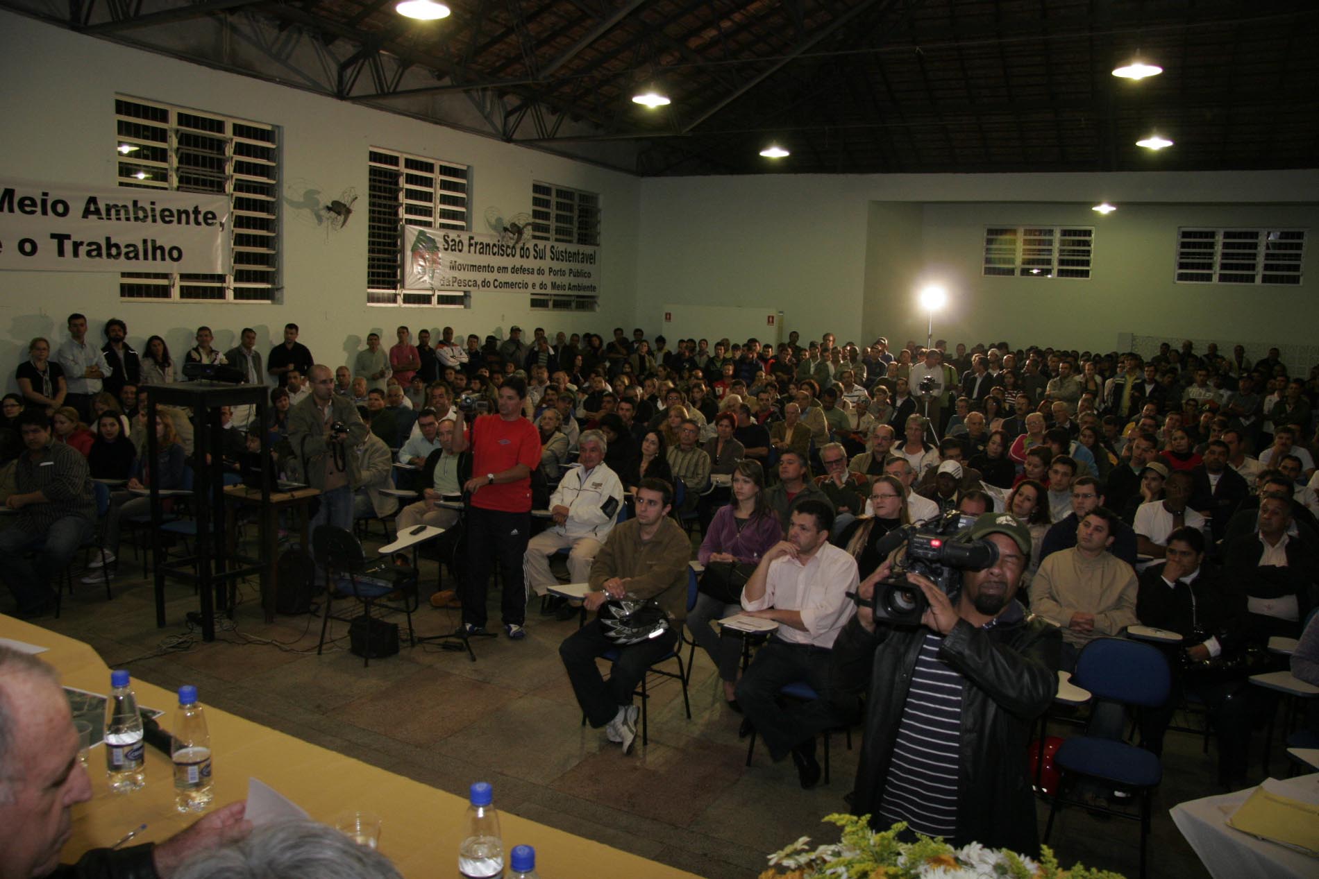 Audiência Pública sobre os impactos Socioambientais do Porto Mar Azul - Local: Salão Paroquial da Igreja Matriz