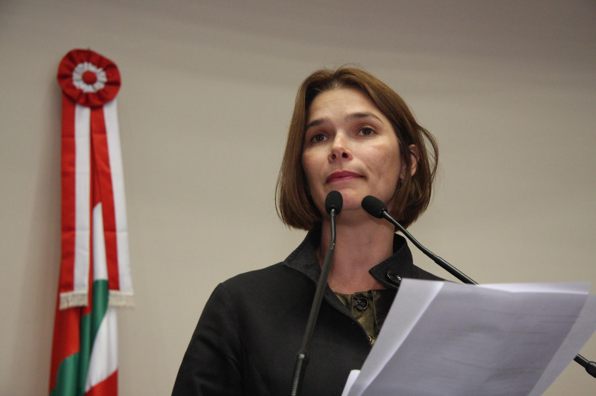 Deputada Angela Albino (PCdoB)