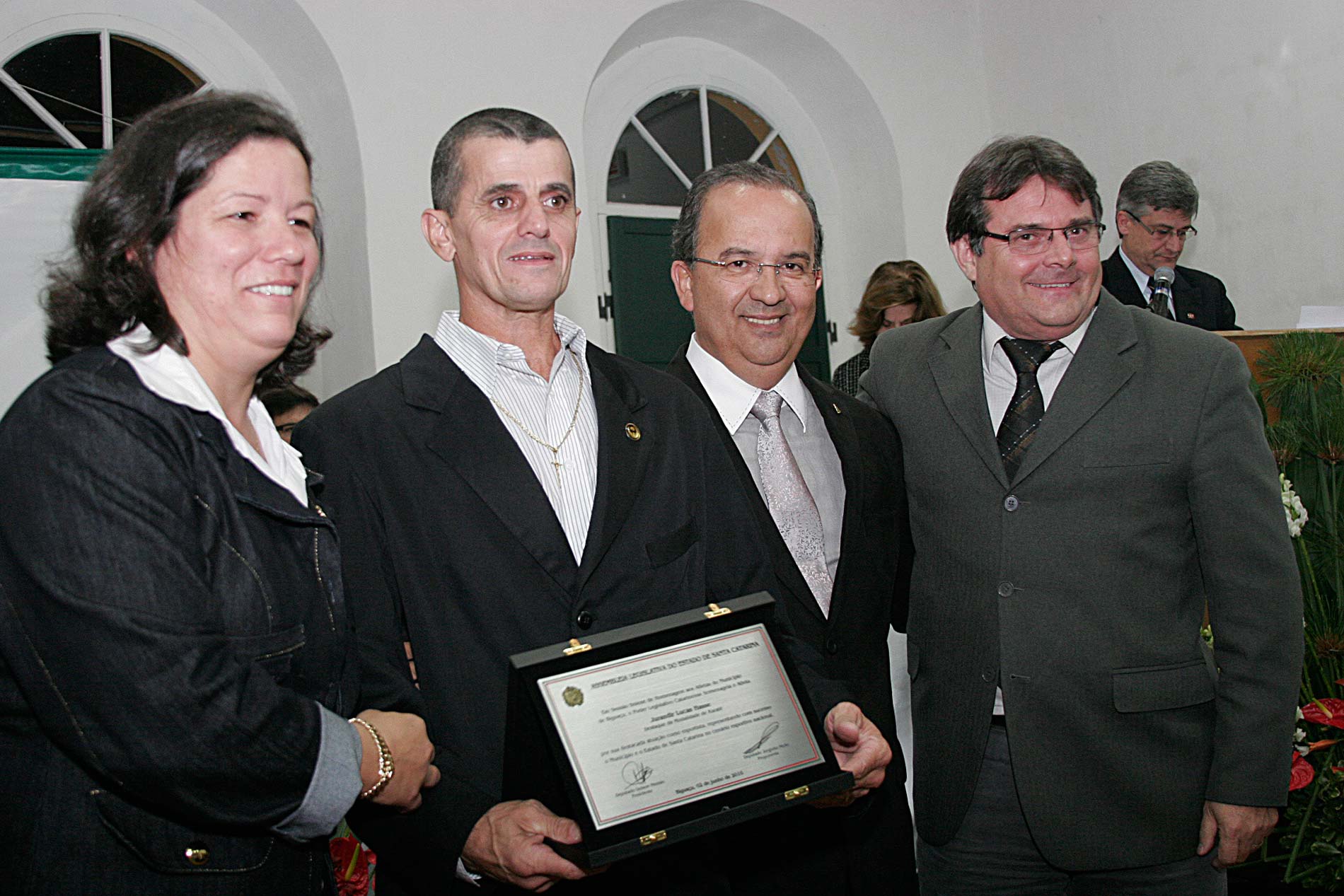 Sessão Solene em homenagem aos Atletas que fazem a história do esporte de Biguaçu referendados no livro Esporte é Massa - Local: Casarão Born