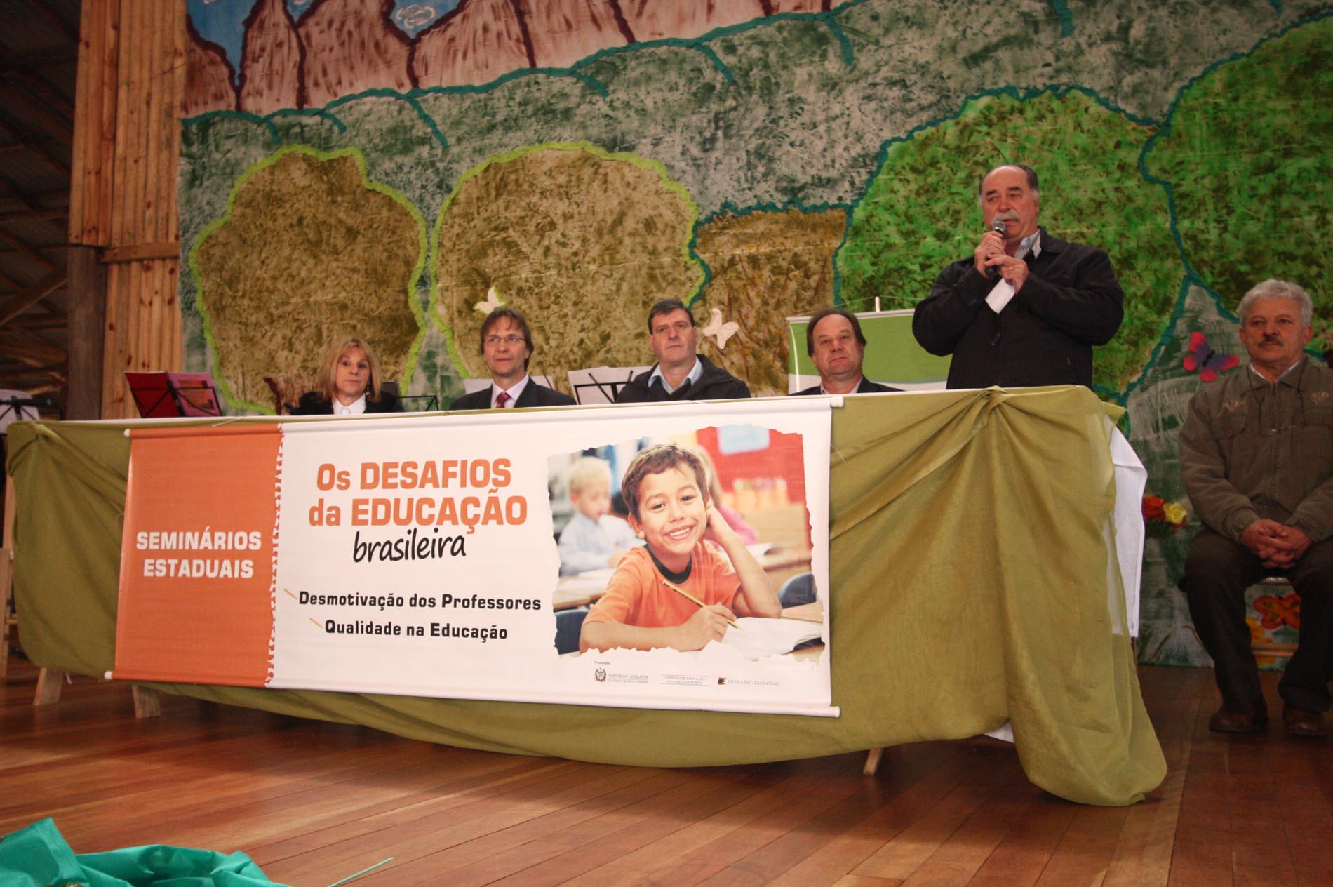 Seminários Regionais - Os desafios da educação Brasileira - Local: Campos Novos/SC