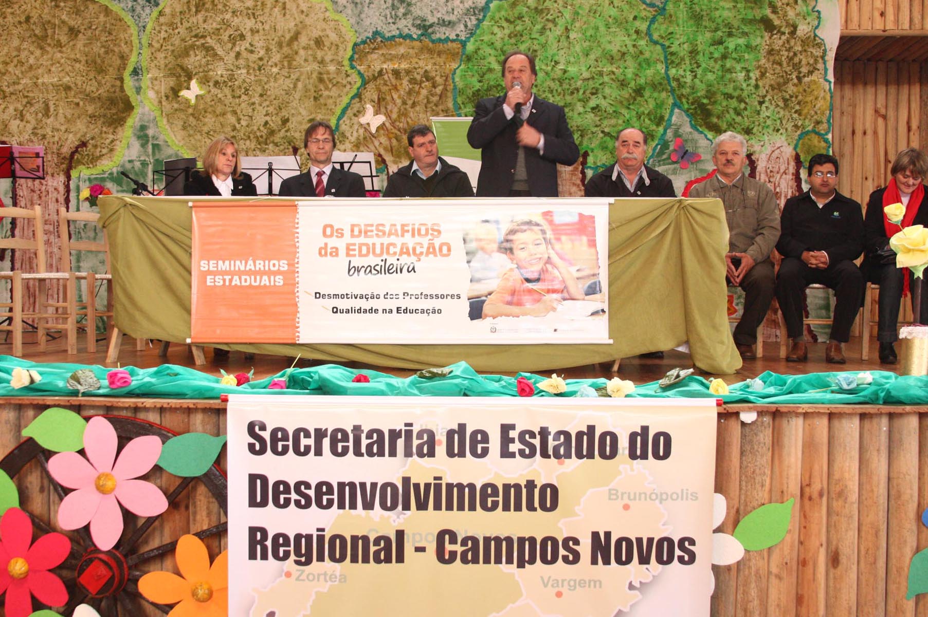 Seminários Regionais - Os desafios da educação Brasileira - Local: Campos Novos/SC