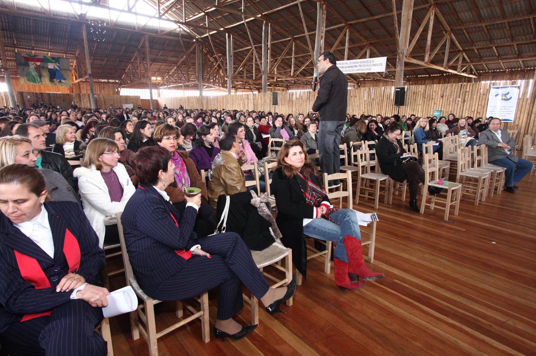 Seminários Regionais - Os desafios da educação Brasileira - Local: Campos Novos/SC