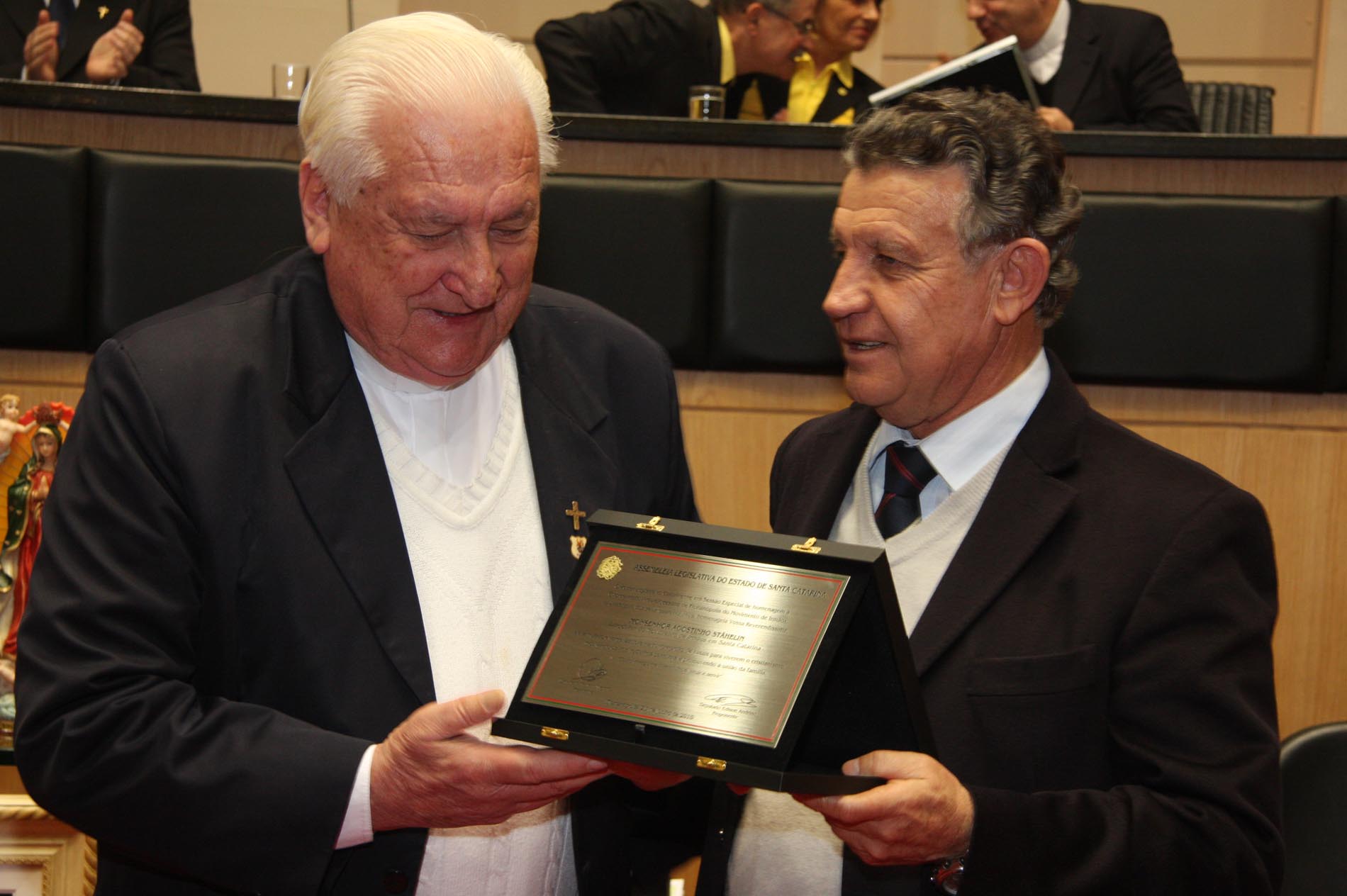 Sessão Especial em homenagem ao Movimento de Irmãos da Igreja Católica pela passagem dos seus 40 anos de fundação