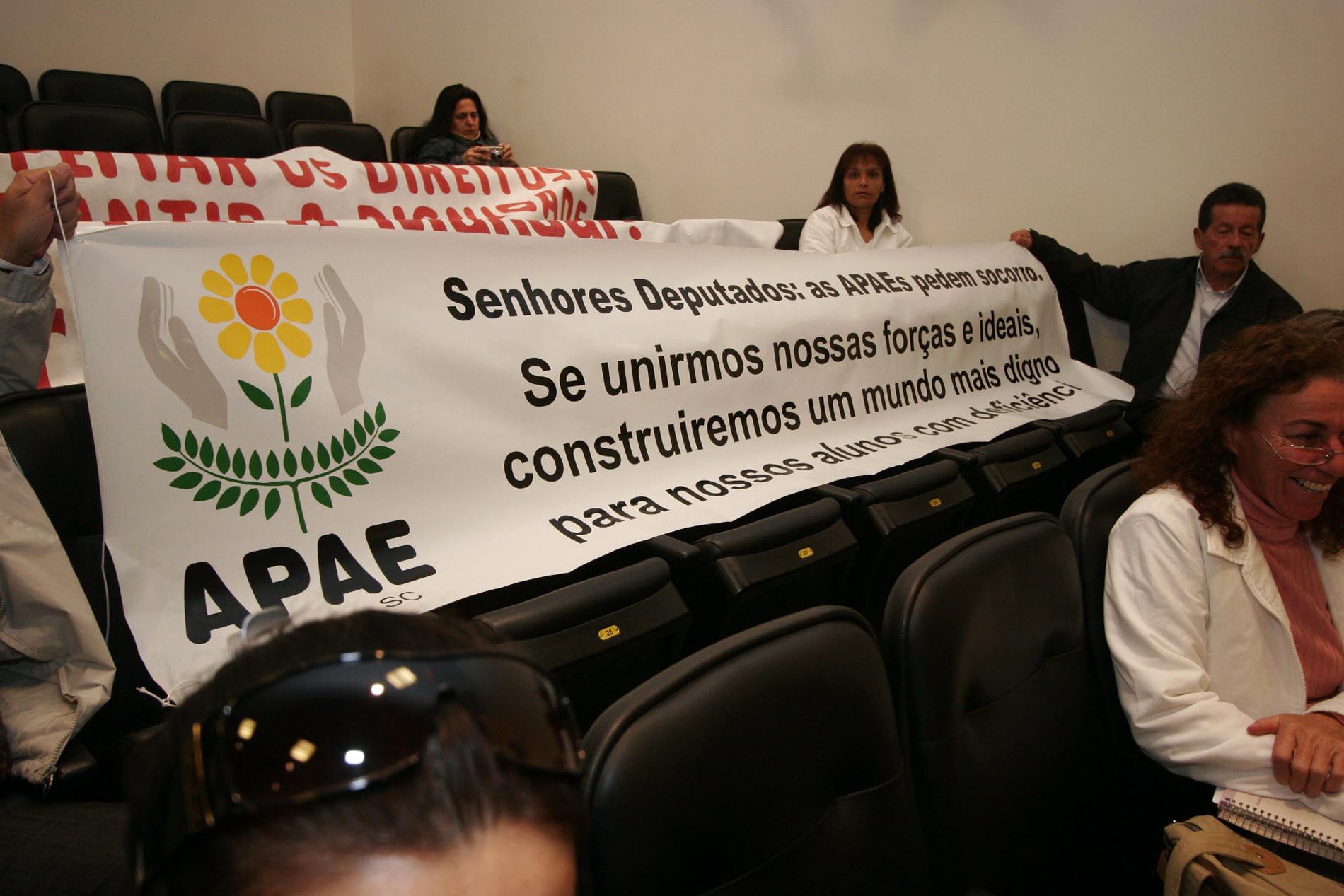 Audiência Pública a fim de discutir sobre recursos do SUS para o financiamento das ações relacionadas com as pessoas com deficiência mental e autista