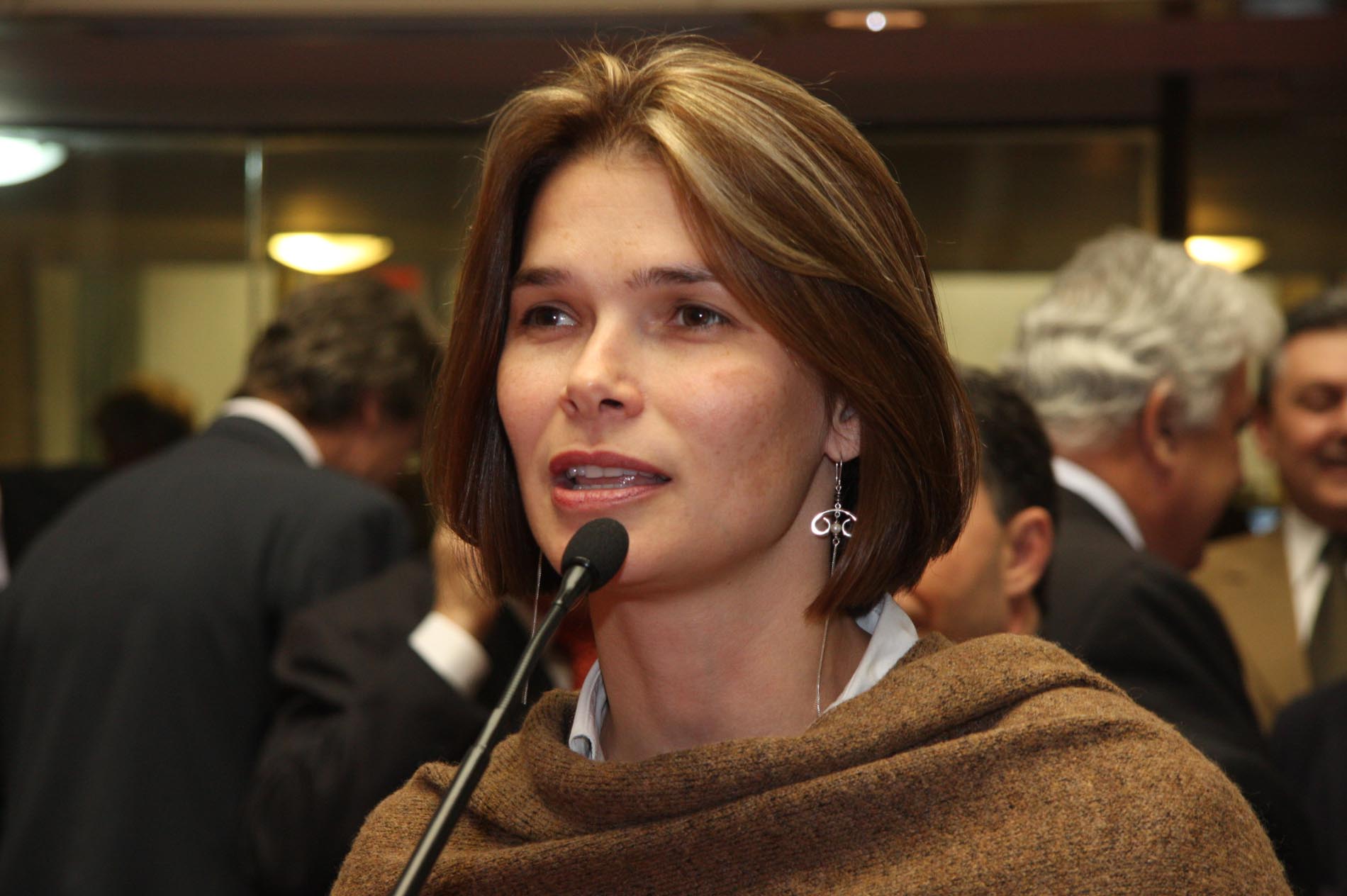 Deputada Angela Albino (PCdoB)