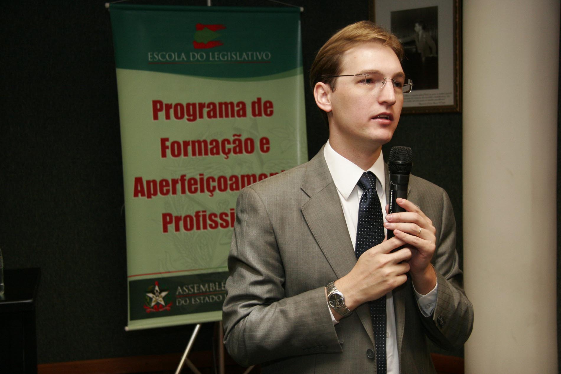 Programa de atualização em direito: Estatuto dos Servidores Públicos e Direito Administrativo - Promoção: Escola do Legislativo