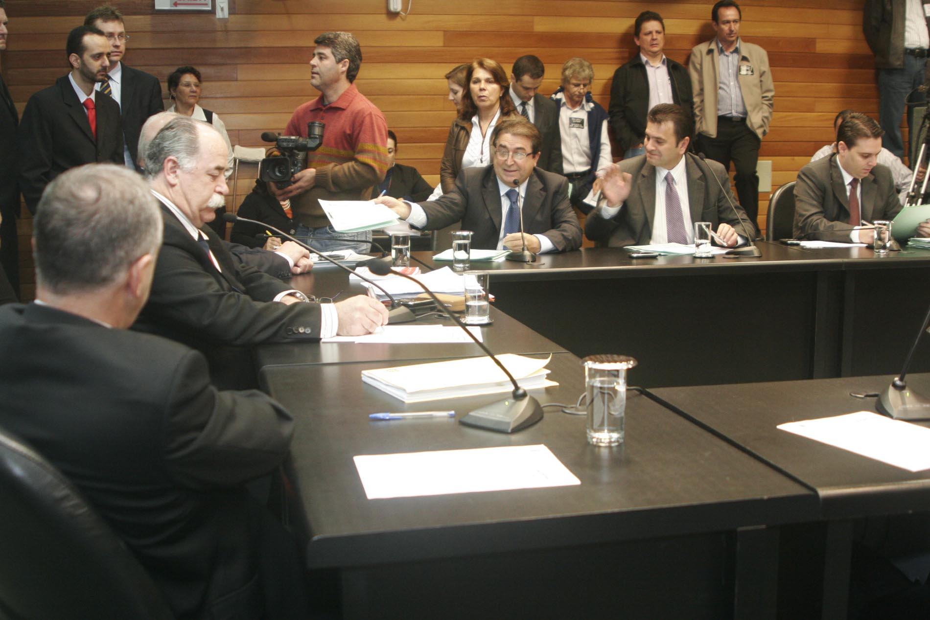 CCJ rejeita veto do governo e MP 170 vai a Plenário