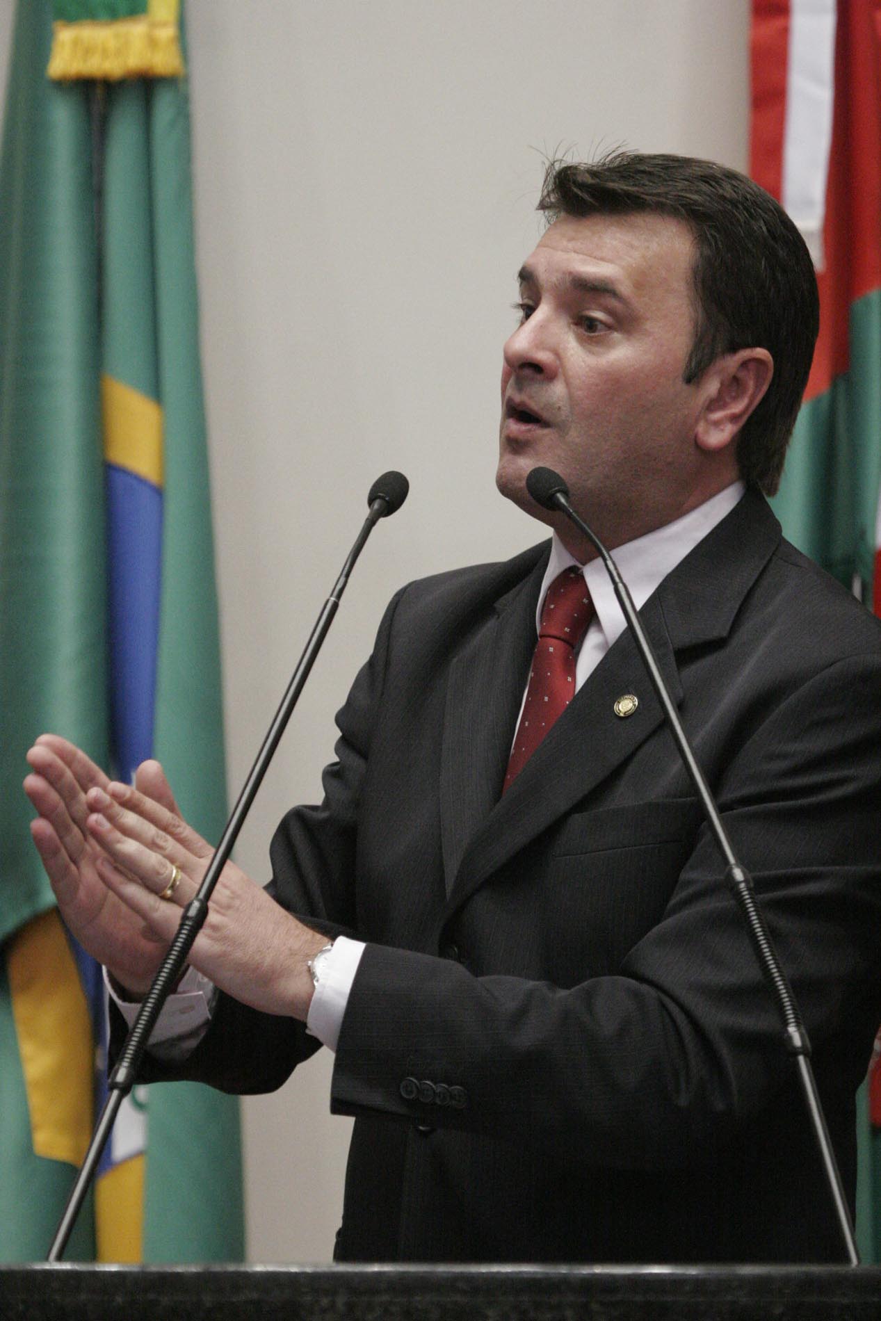 Deputado Elizeu Mattos (PMDB)