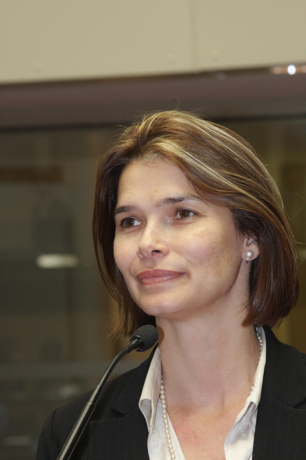 Deputada Angela Albino (PCdoB)