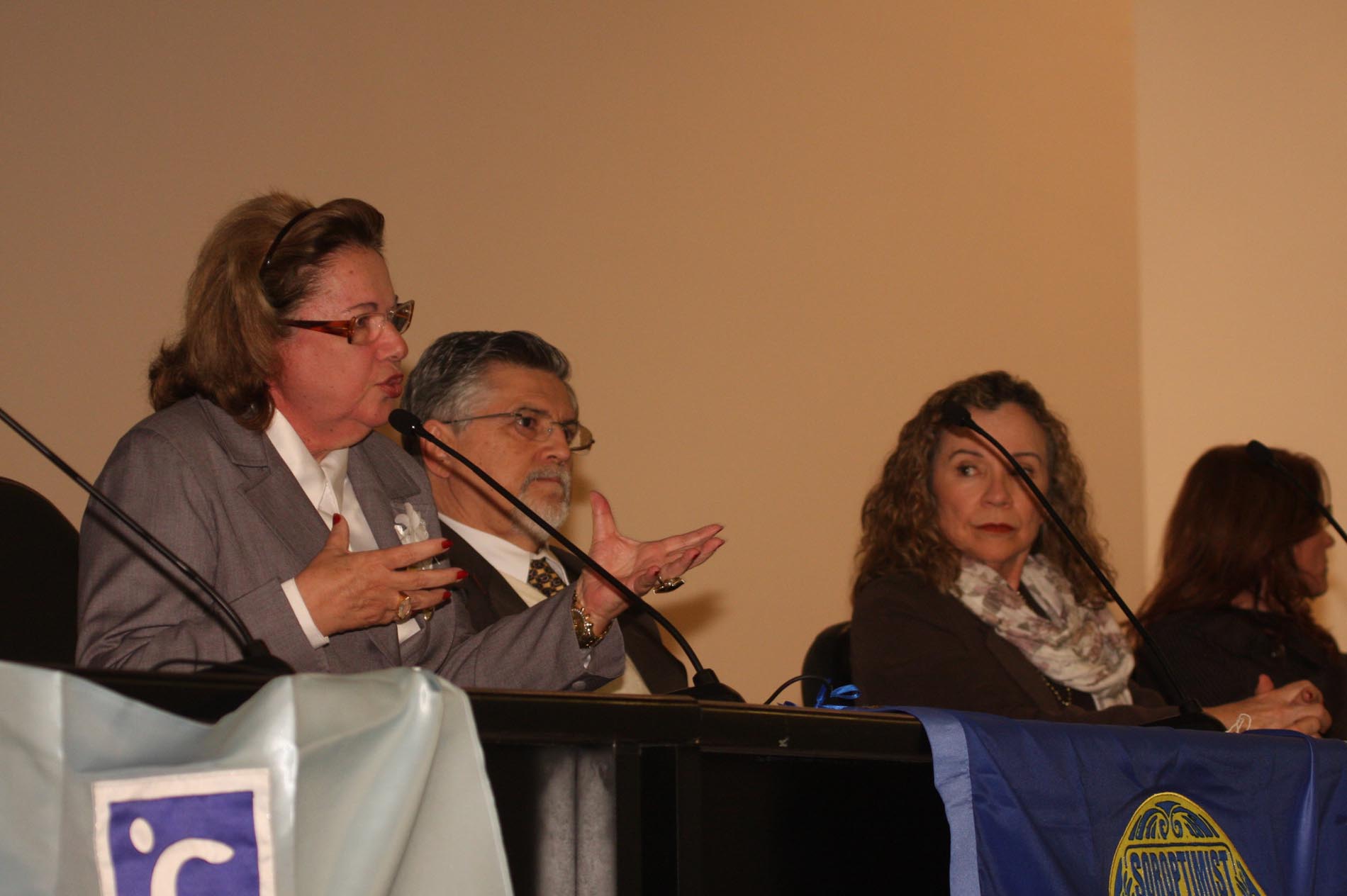 Palestra sobre a Importância do papel da cuidadora na rede social de proteção a pessoa idosa