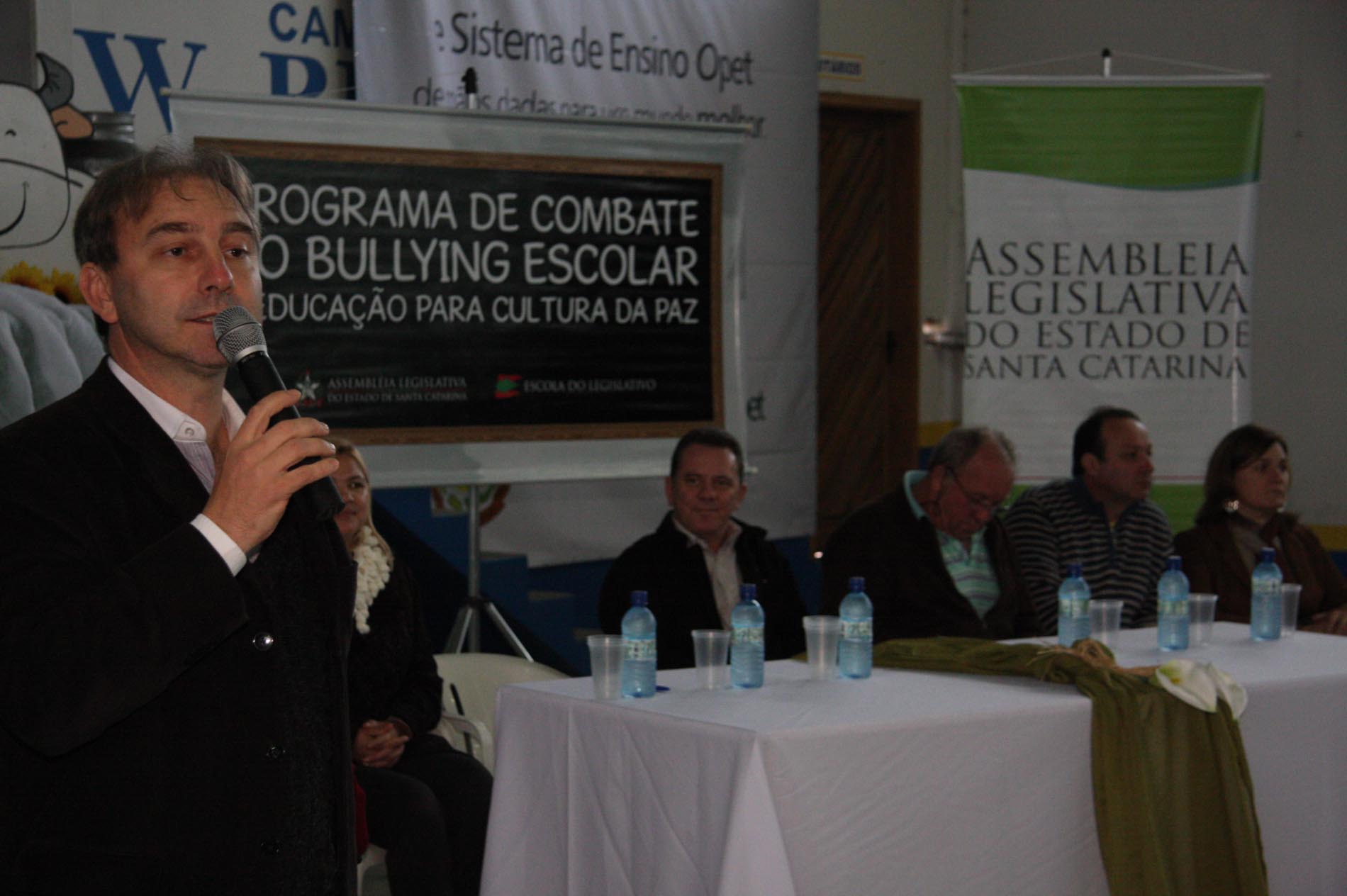 Nilson F. Stainsack - Prefeito de Presidente Getúlio - Programa de Combate ao Bullying Escolar e Educação para a Cultura da Paz