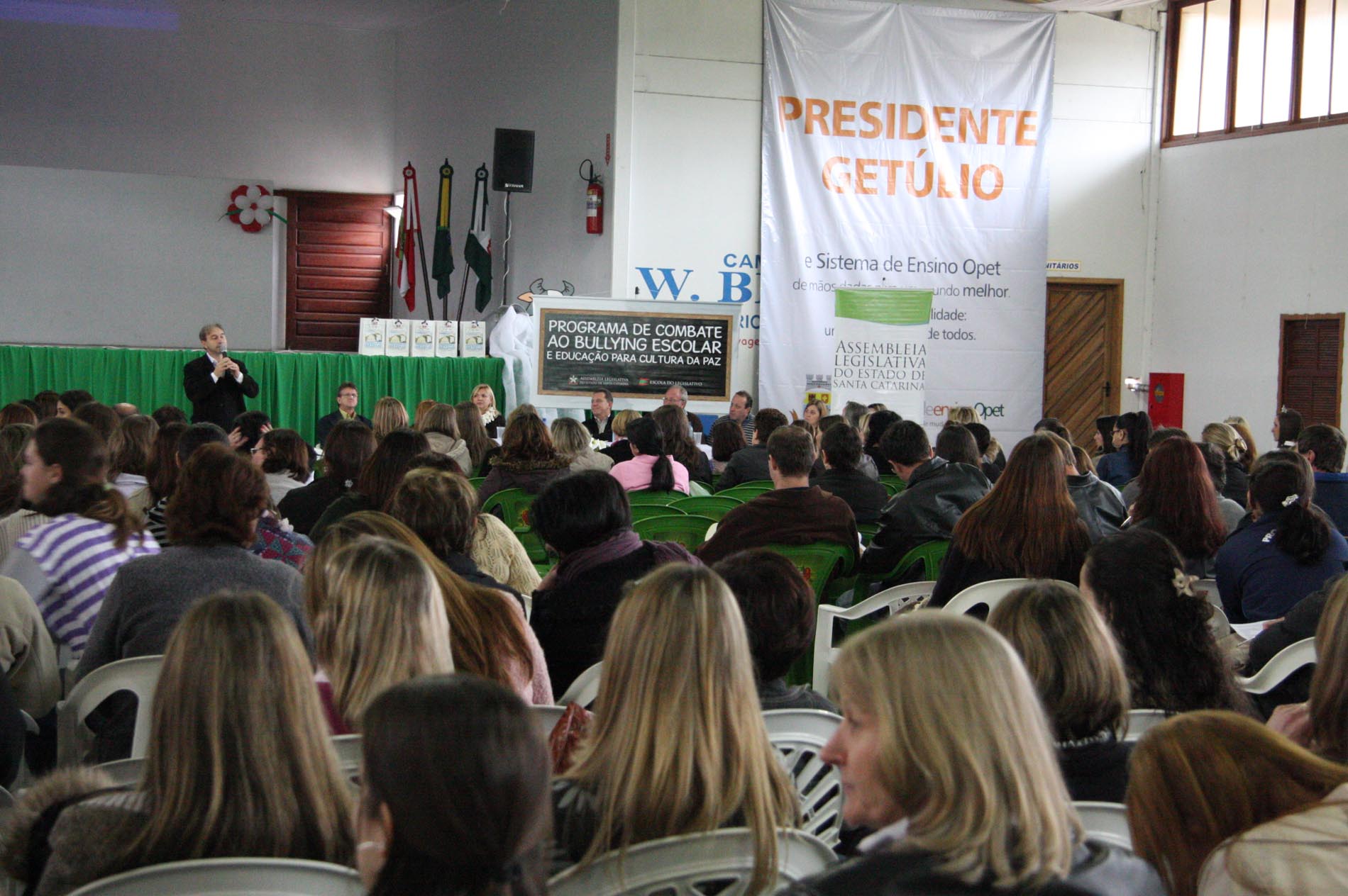 Parlamento debate Bullying escolar no Oeste catarinense