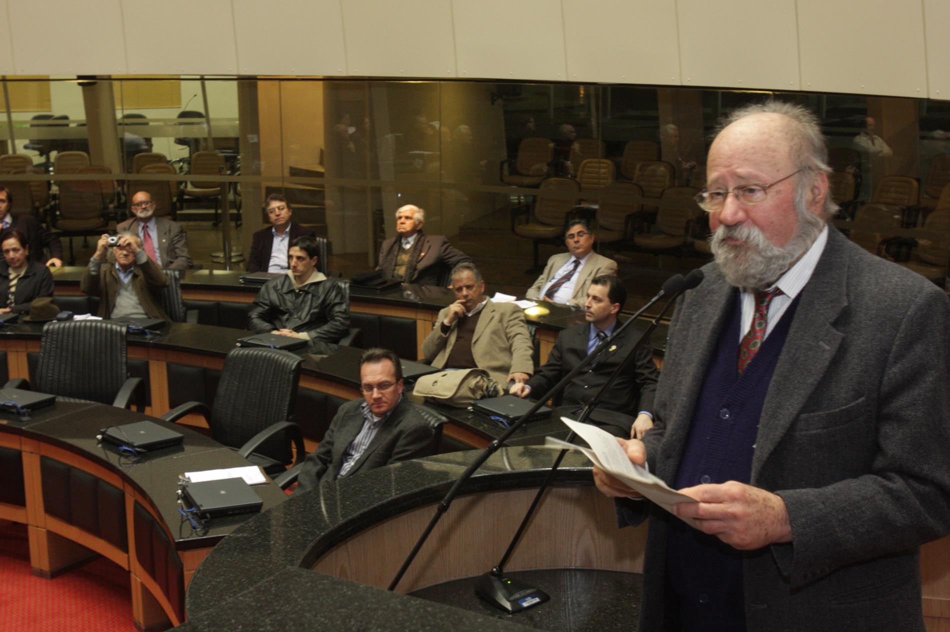 Professor Jorge Muniz Barreto recebe homenagem do Parlamento catarinense