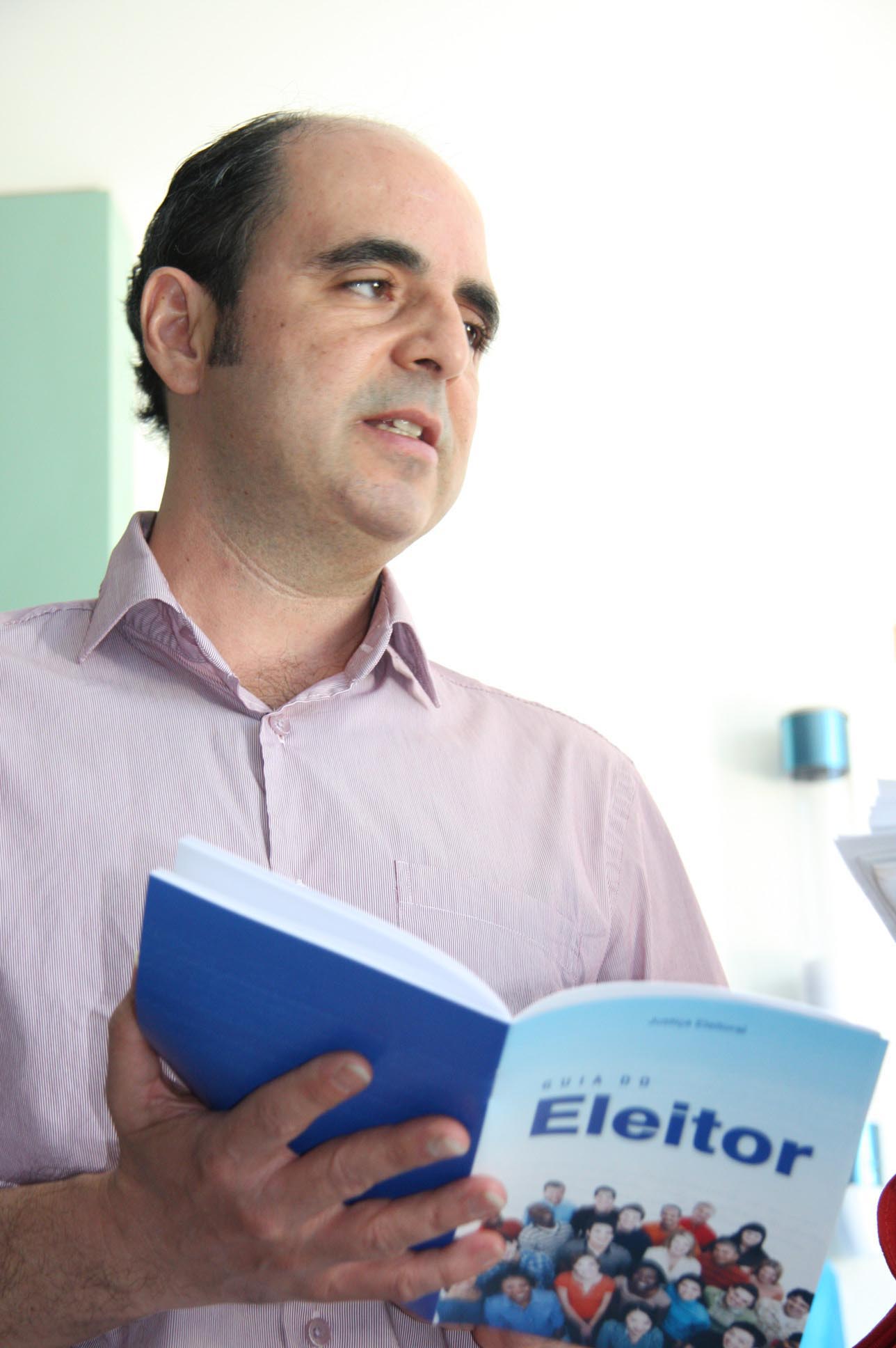 TRE/SC começa a distribuição do Guia do Eleitor