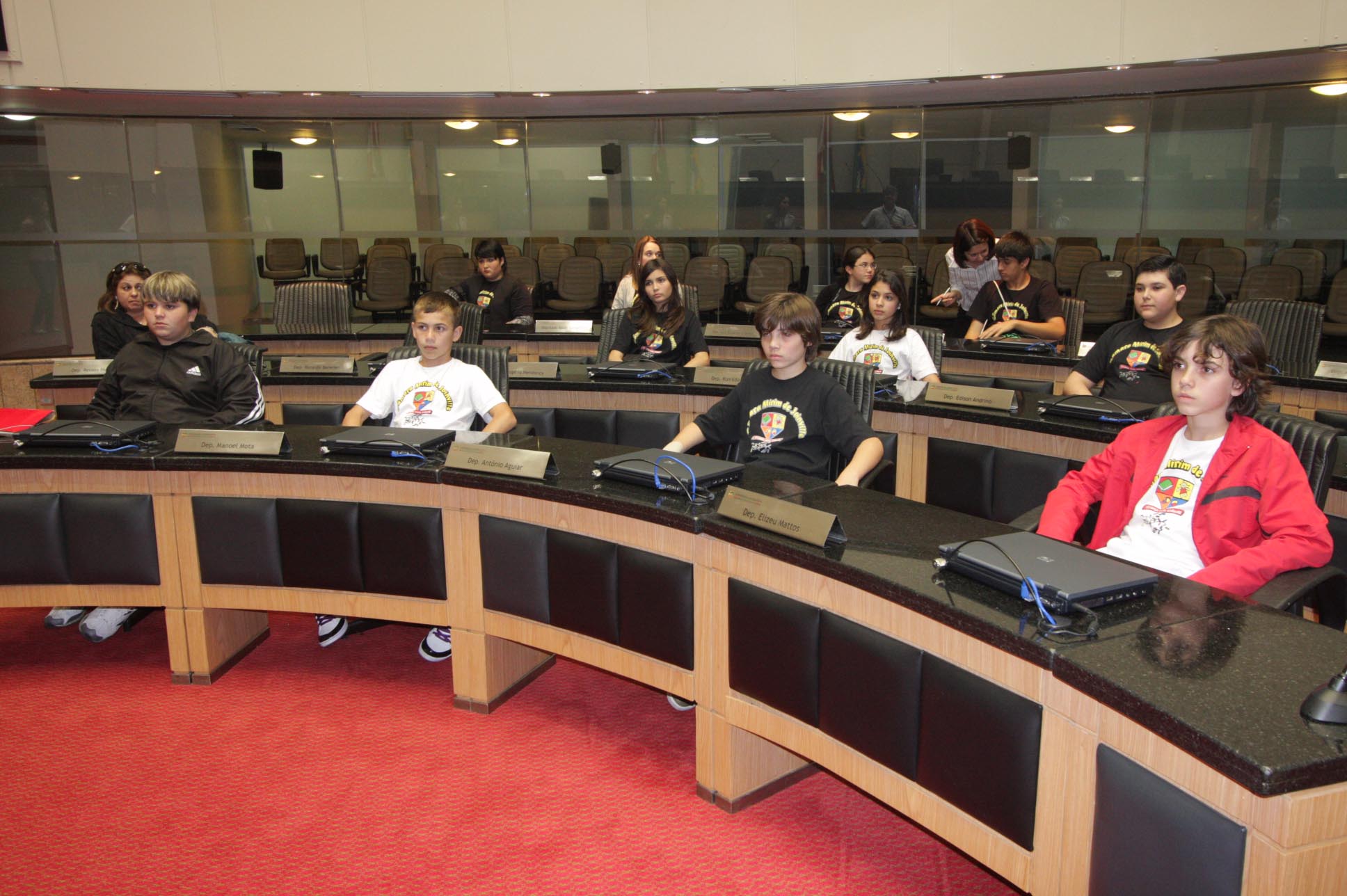 Câmara Mirim de Joinville visita Legislativo Estadual