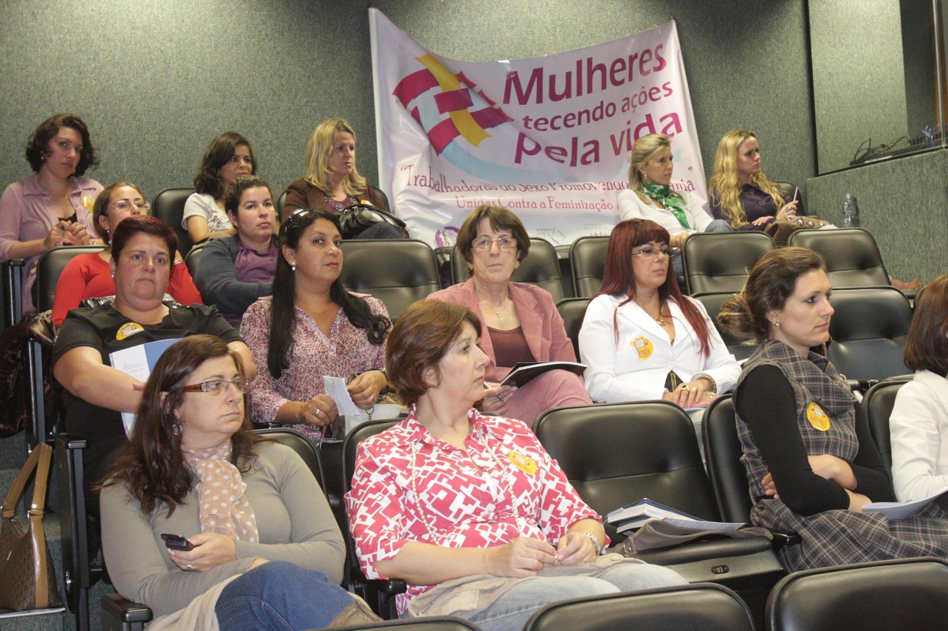 Campanha alerta para violência contra a mulher