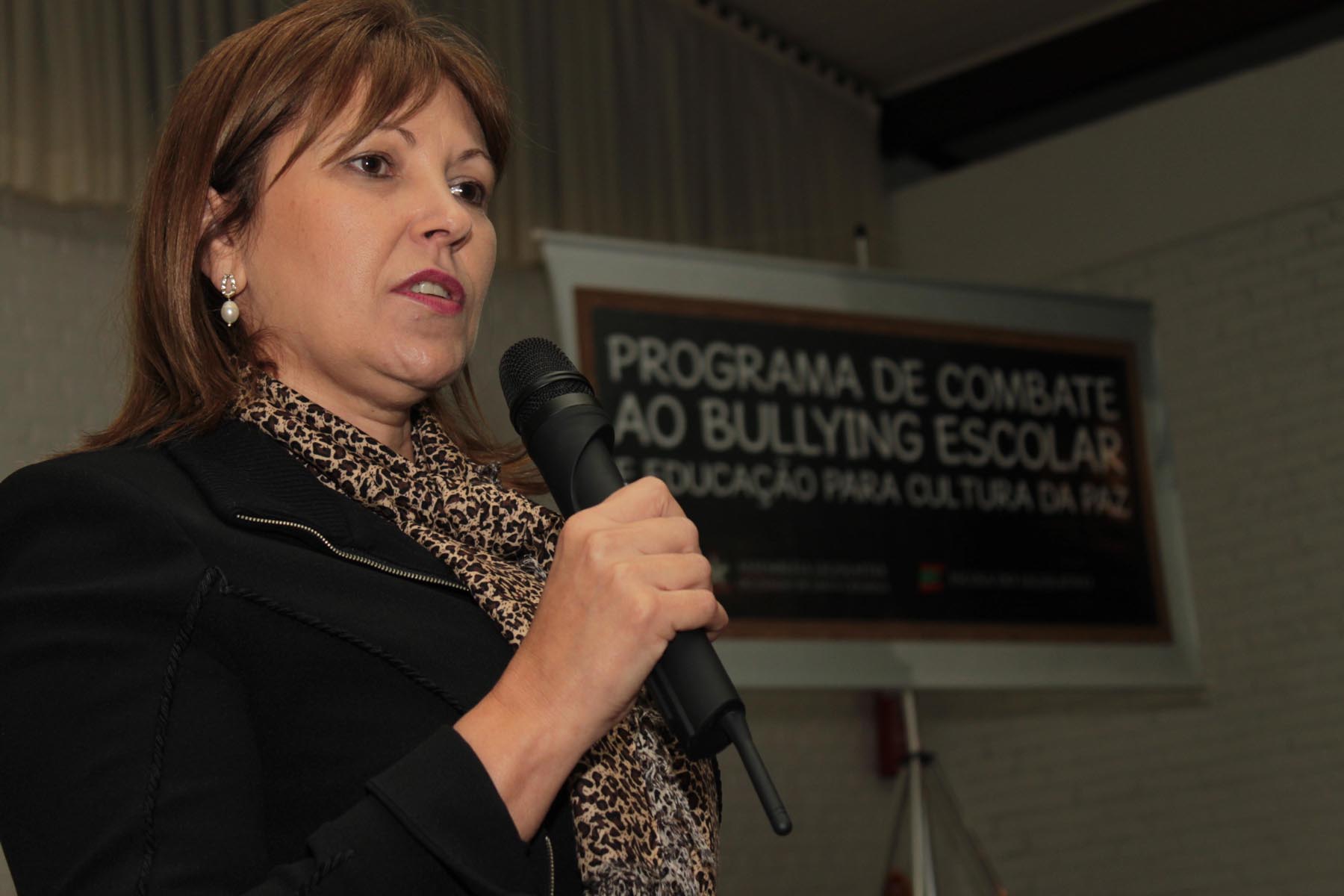Cleo Fante - Programa de Enfrentamento ao Bullying Escolar e Educação para a Cultura da Paz - Local: Sociedade Desportiva Guarani em São Bento do Sul /SC