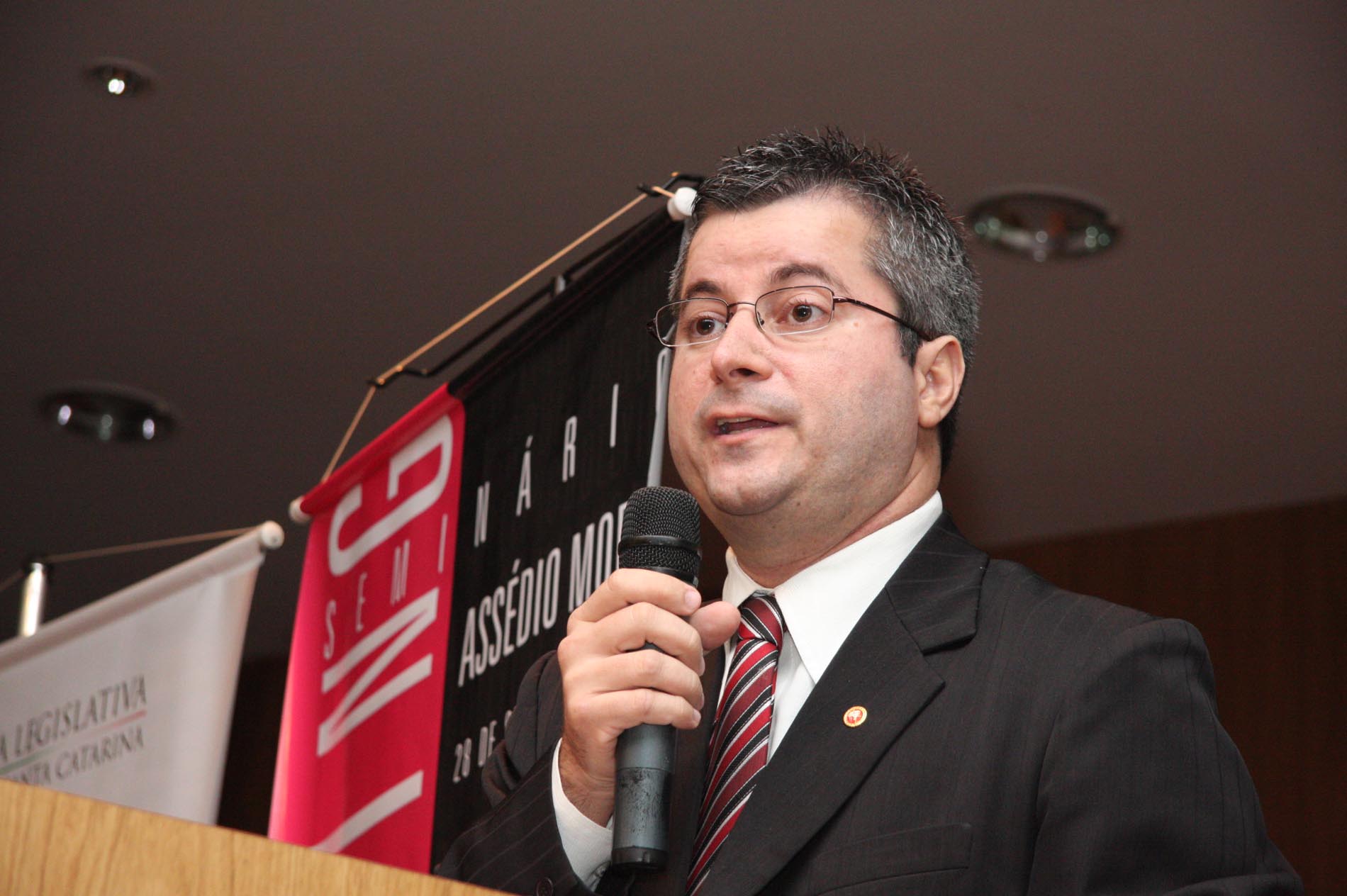 Lélio Braga Calhau - Escola do Legislativo – 1º Seminário de Bullying e Assédio Moral 
Local:  Joinville