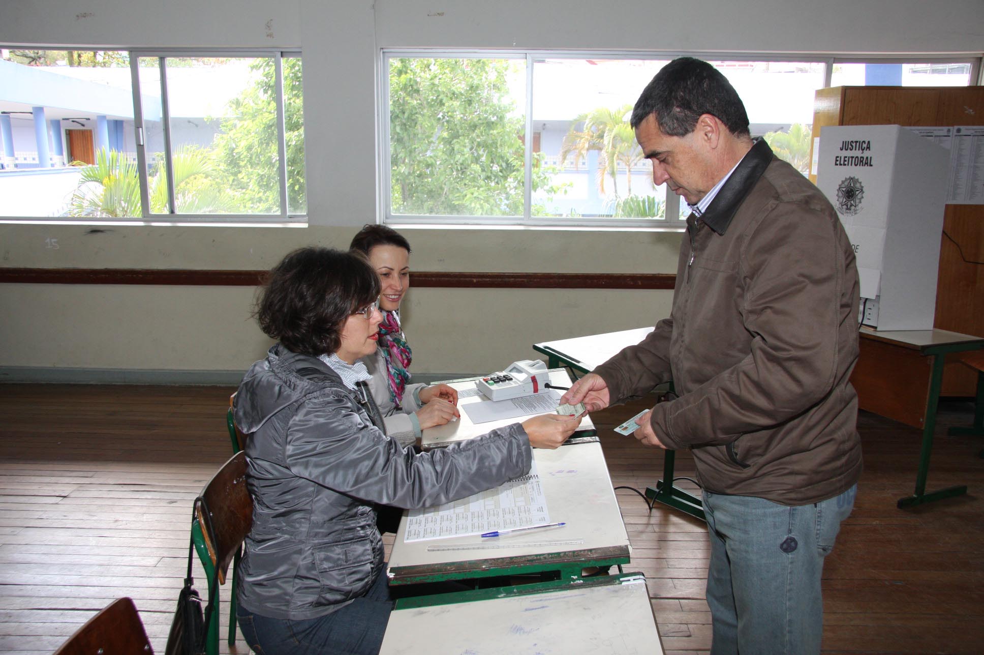TRE-SC mantém previsão de totalizar os votos até as 21 horas
